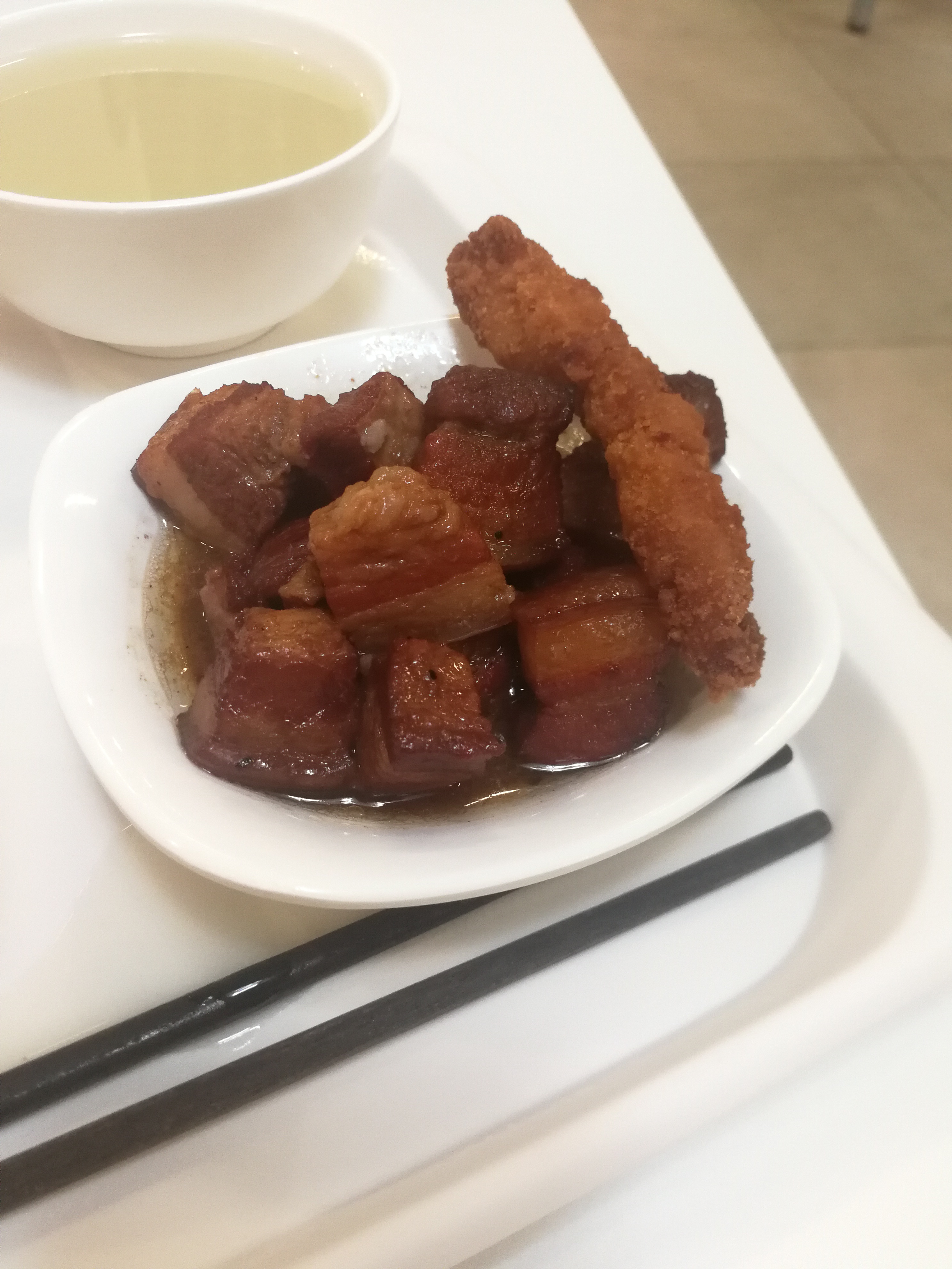 看看我们食堂的红烧肉