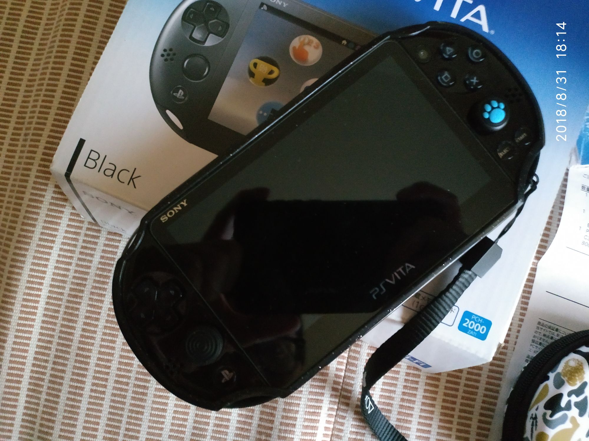 电视游戏主机掌机出一个日版psv2000黑色