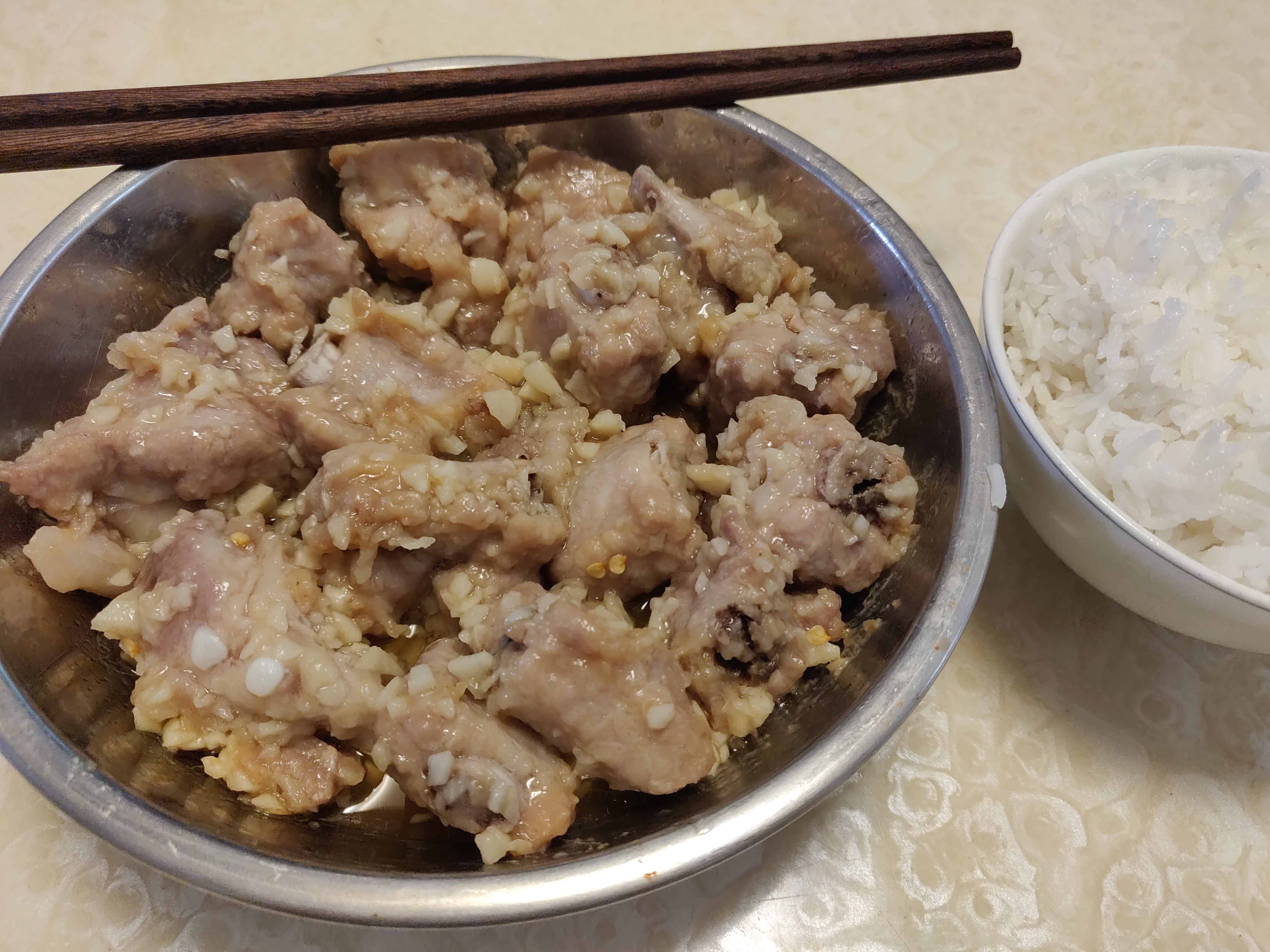 蒜蒸排骨[米饭与肉汁的丝滑碰撞]