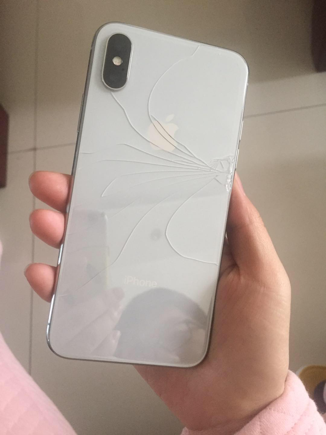 求看一下,iphonex后壳摔碎了,能卖多少钱?