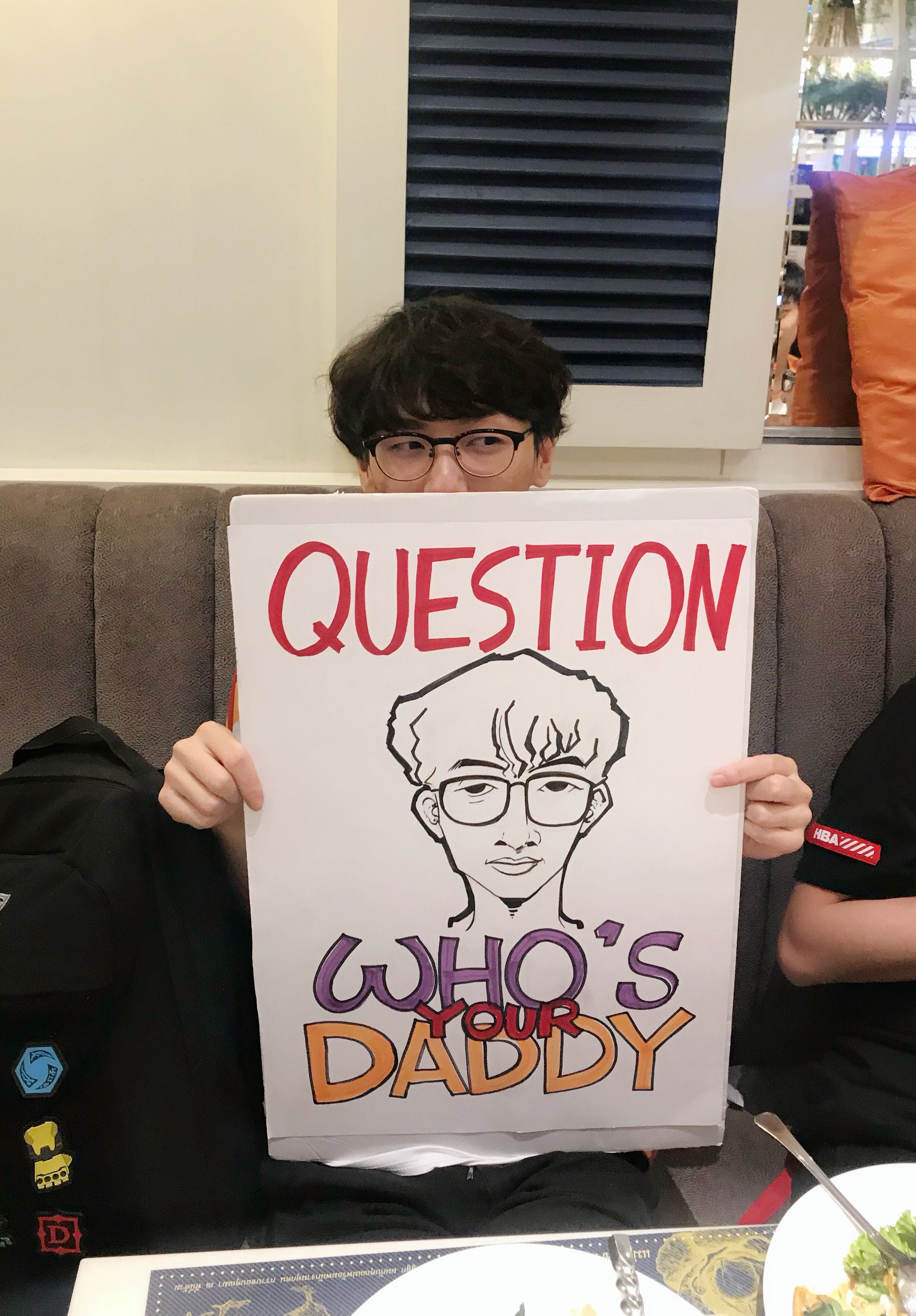 感谢小伙子们应援牌子我画了这么久第一次觉得被本尊拿在手里是我的