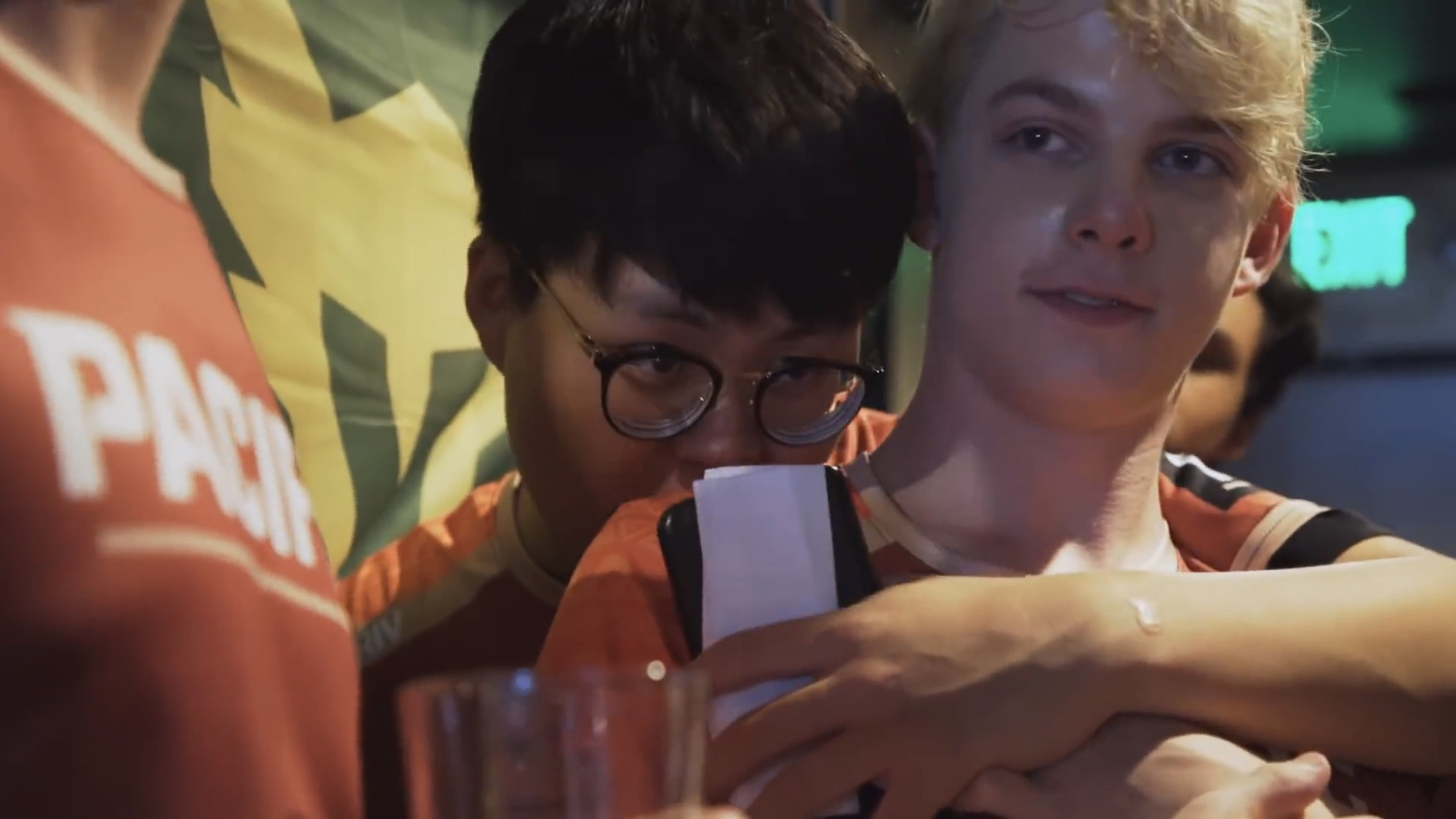 搬运agilities后面的小哥你在做什么