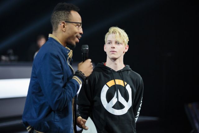 采访向洛杉矶英勇队选手bradyagilitiesgirardi提问的回复