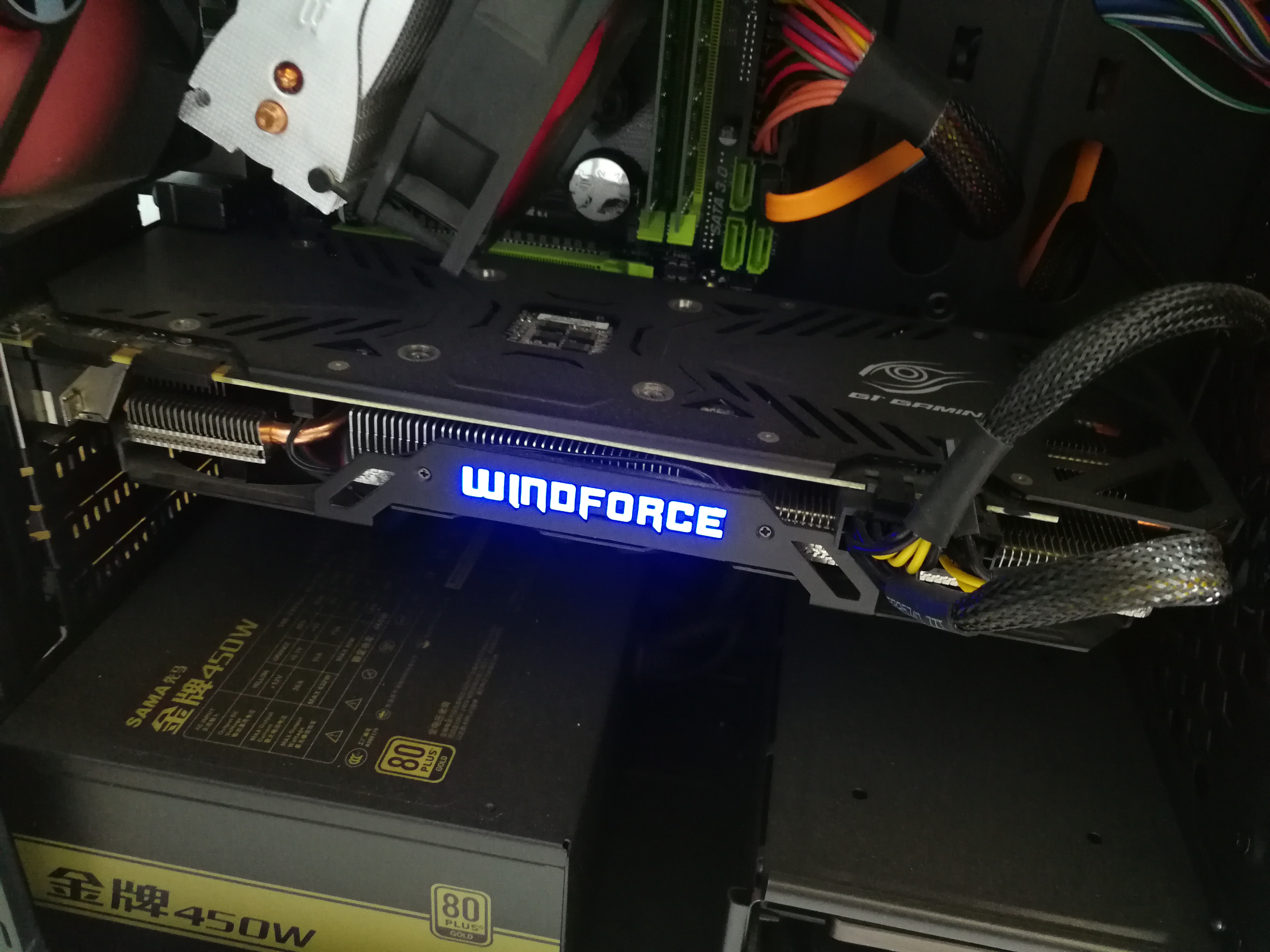 电脑硬件出二奶机技嘉970g1三风扇显卡