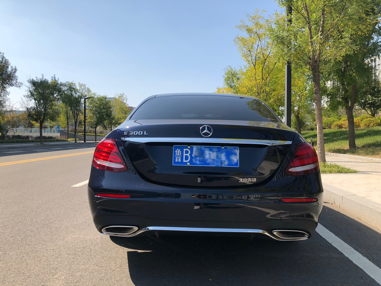 奔驰e钙石蓝简单提车作业