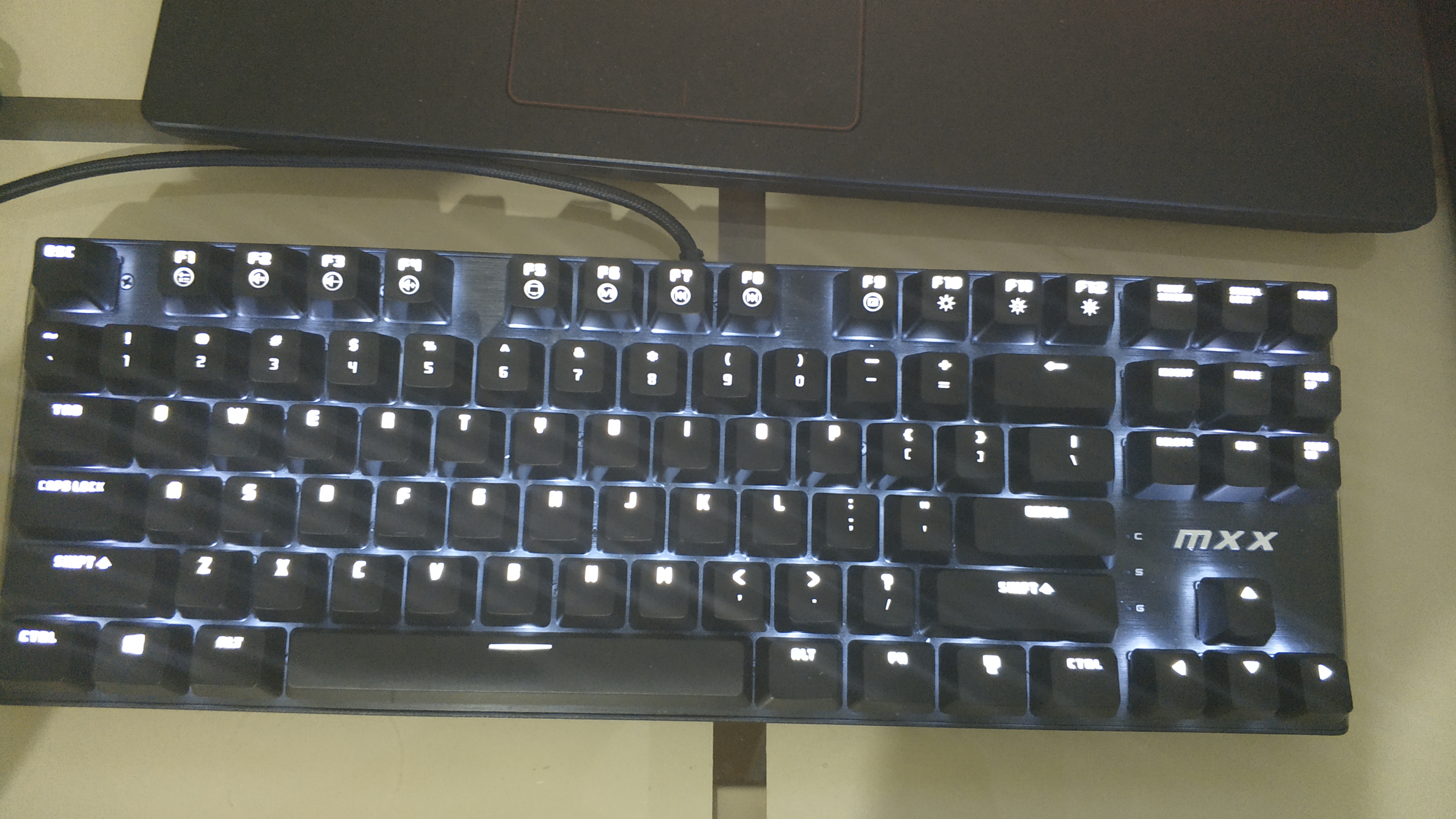 [电脑硬件]镭拓mxx樱桃黑轴,9新