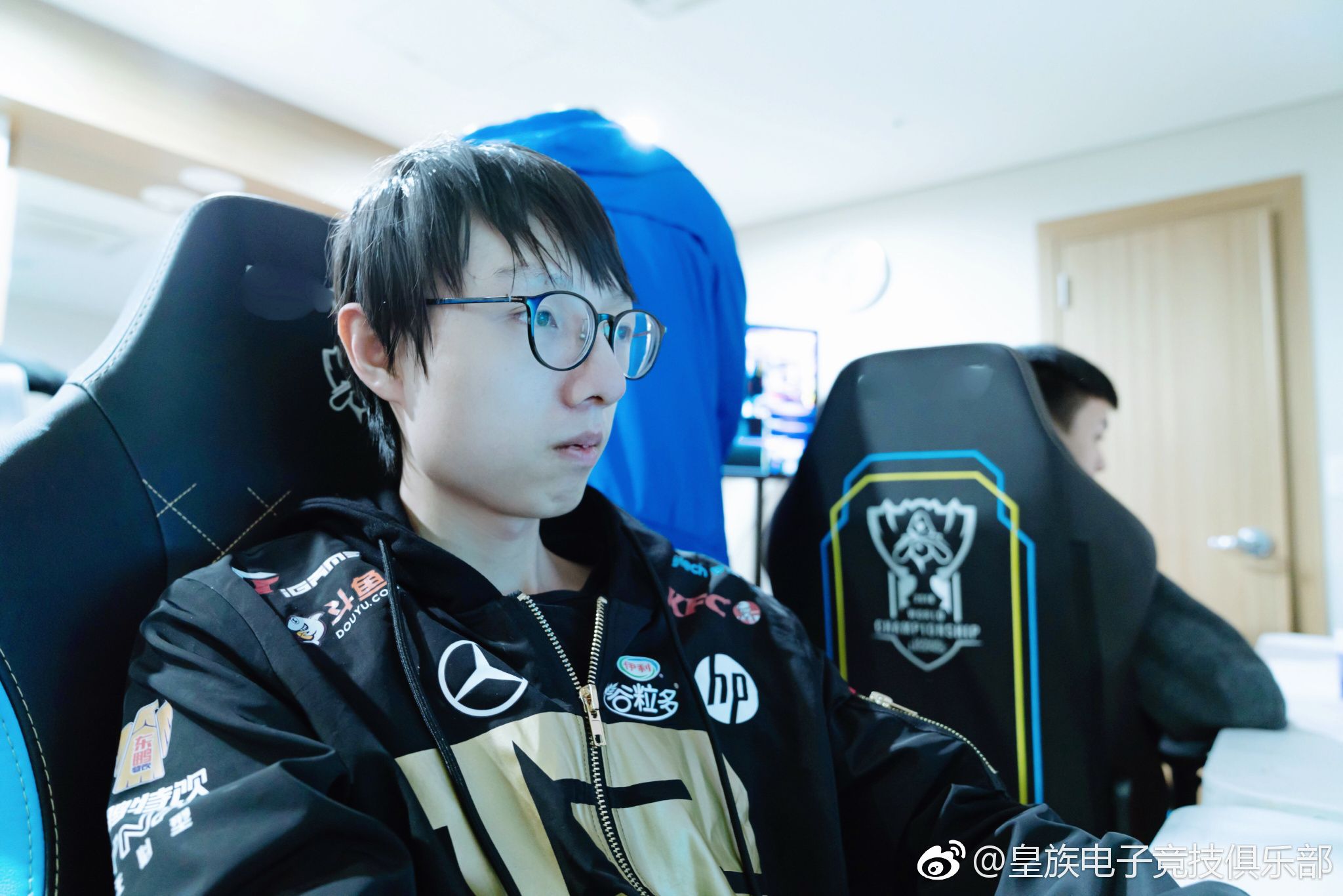 rng队服上的国旗又安排上了