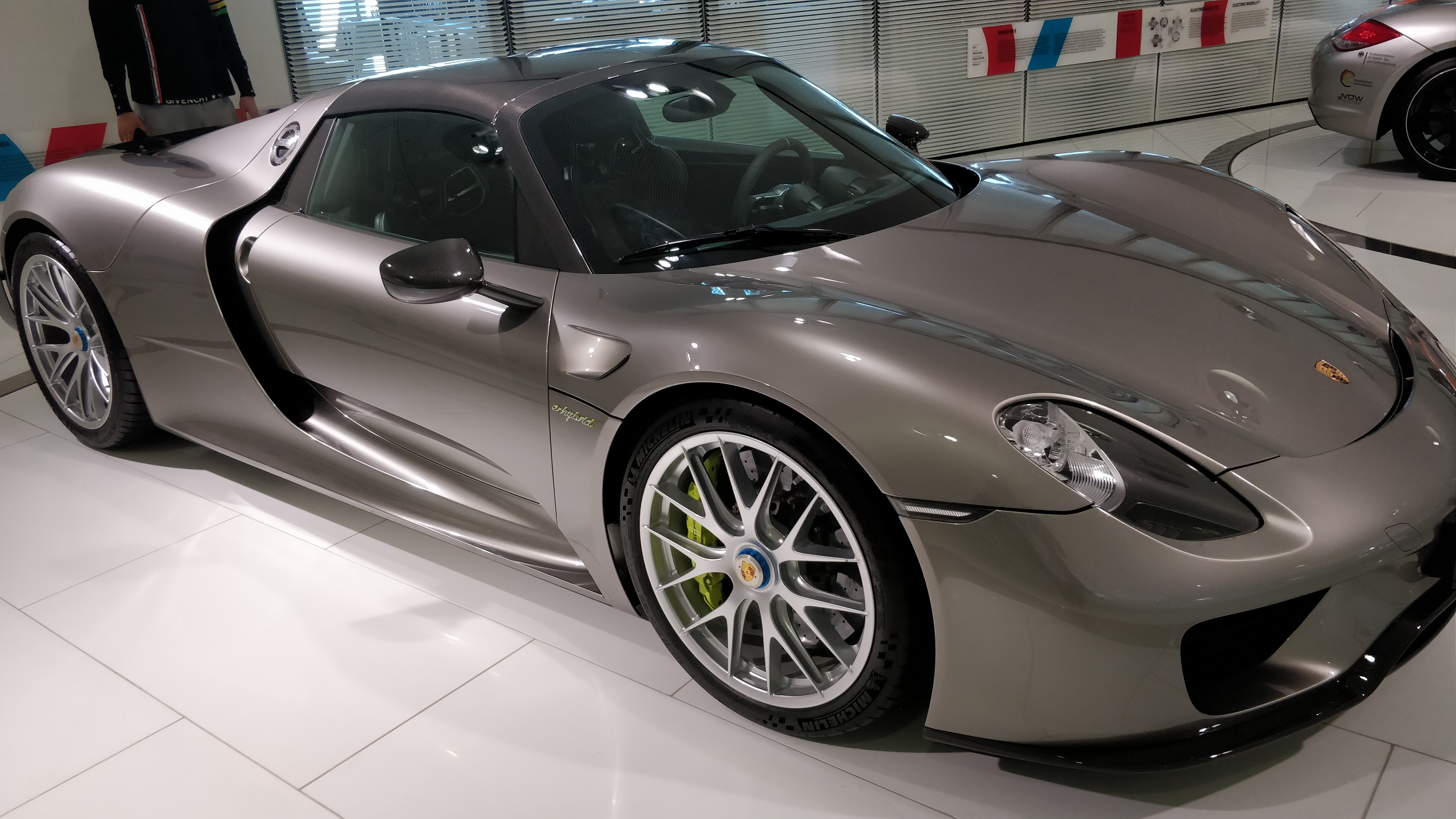 保时捷全新911 992国内上路了