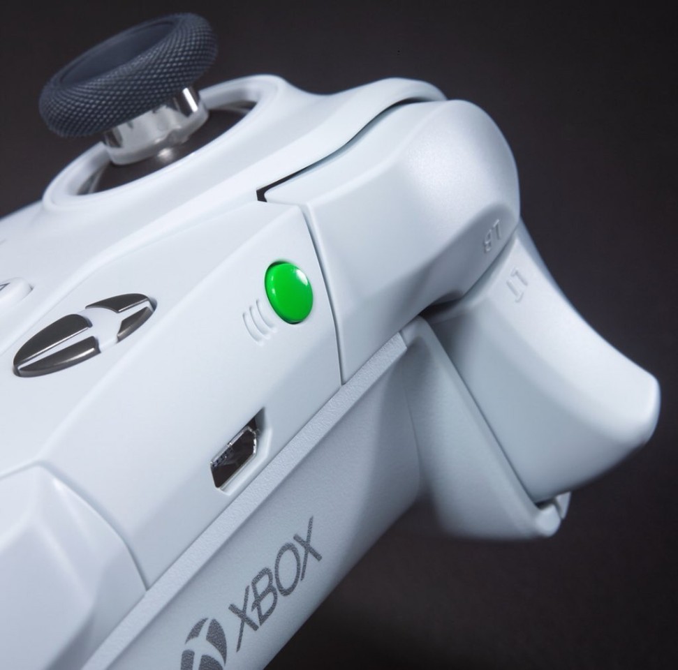 白色xbox精英手柄微软已出货