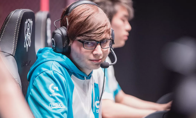 在游戏之外的人生,sneaky也是一个话题性极高的选手,自从去年激活了