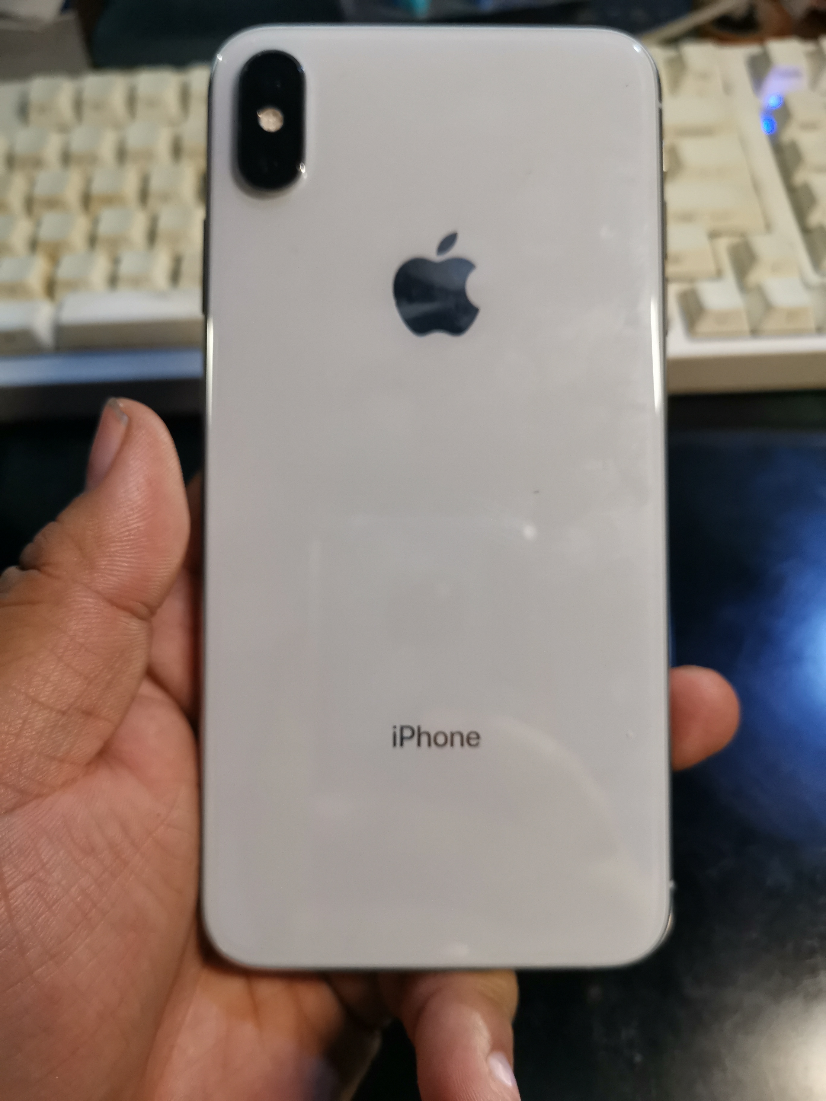 [手机平板]出售iphone xs max 256 银色 9000包邮