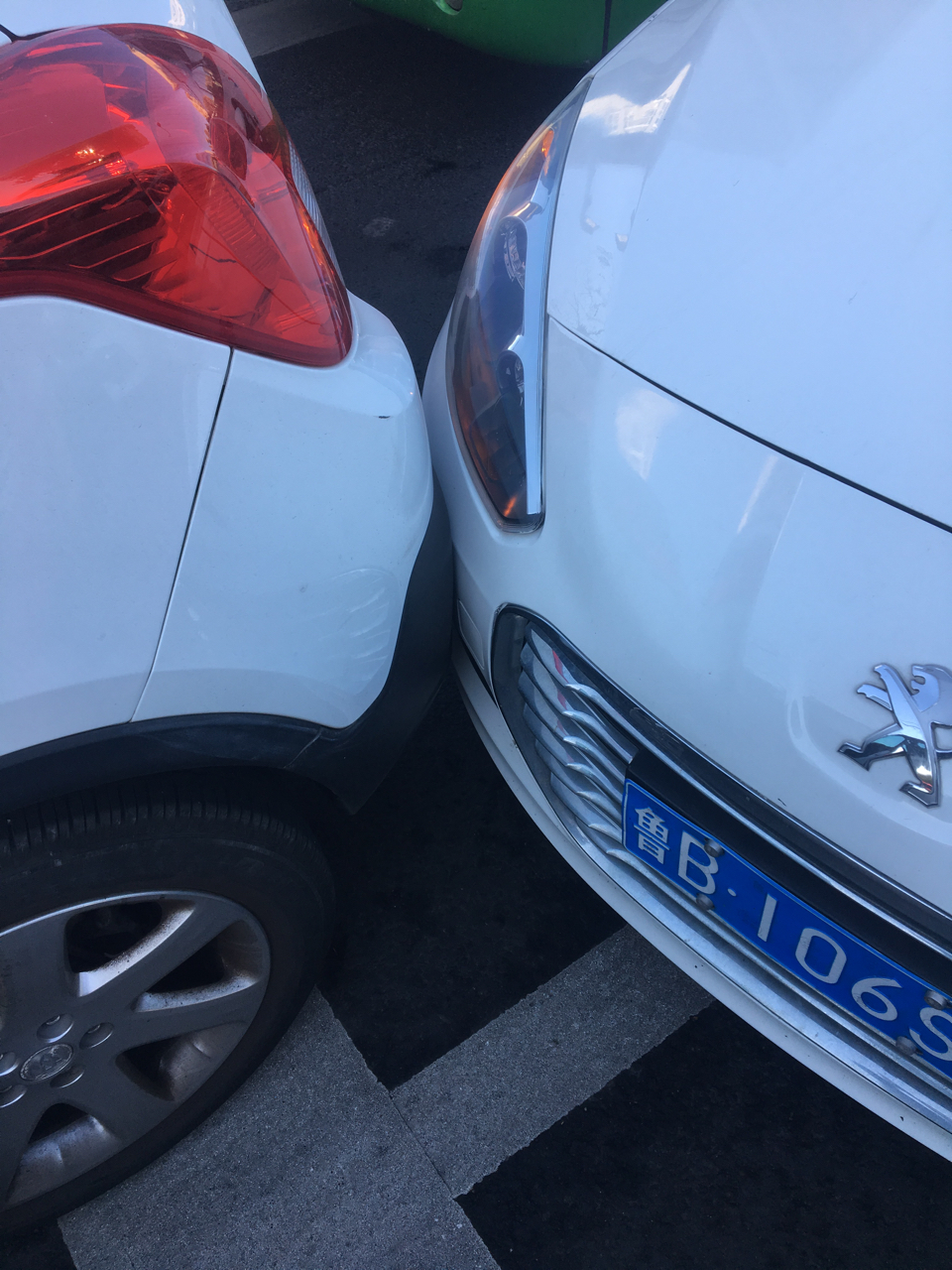 大家帮我看看这种刮蹭走理赔能评估多少钱