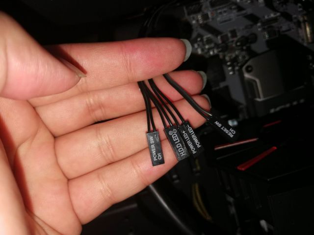 [硬件求助] 最后一步,面对power led,hdd led这一大堆插口懵了,这要