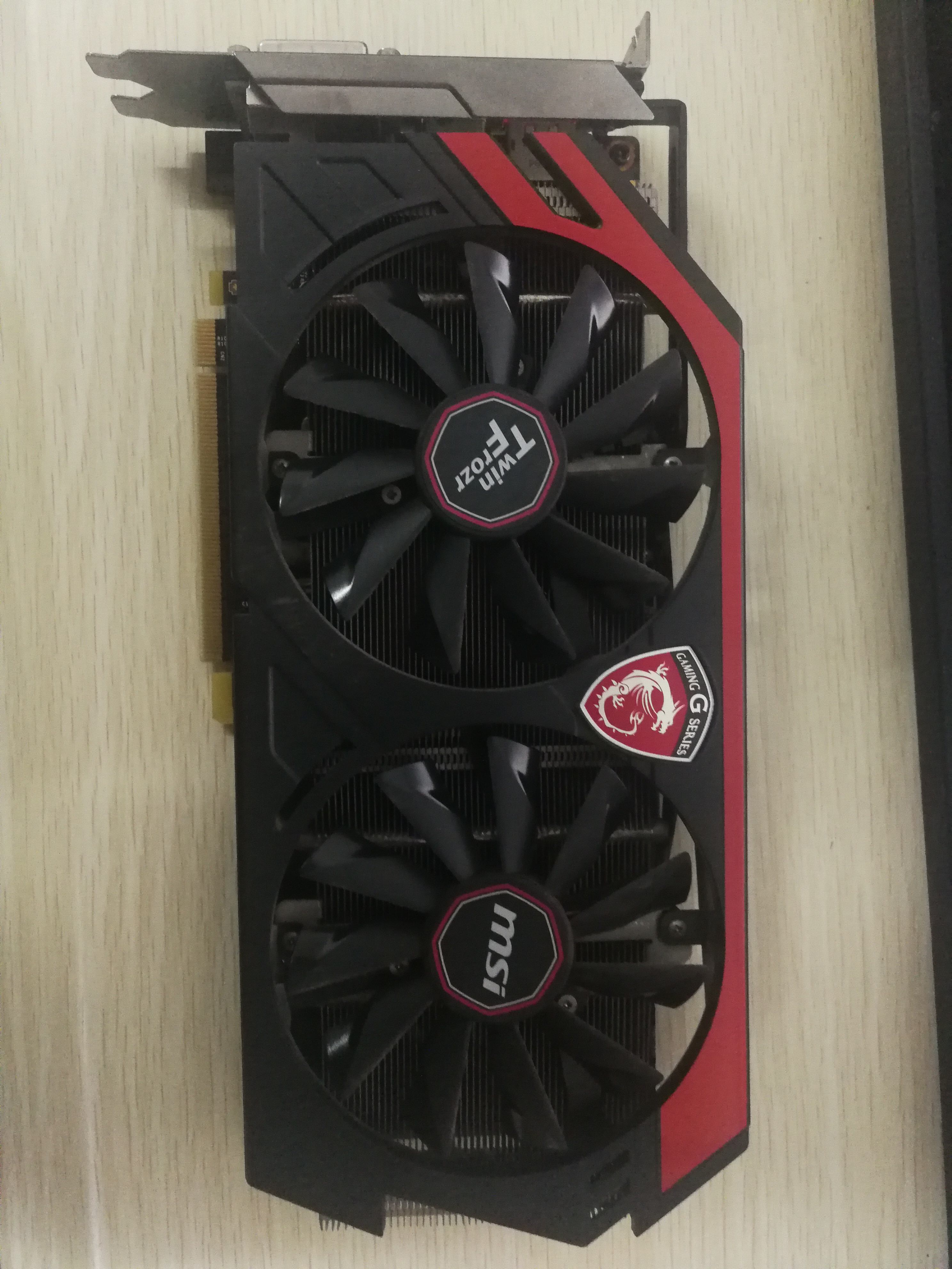 [电脑硬件]出个微星 红龙760 2g