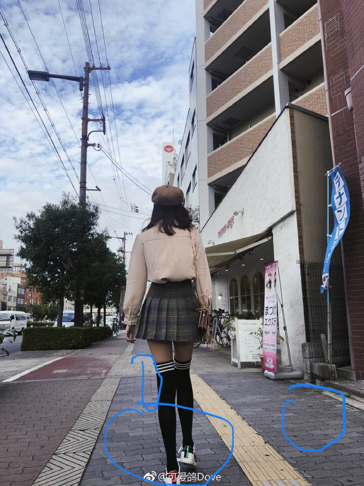 我知道你们都懂小鸽子kiko睡觉真好看那么大的被子盖不住她的腿背面图