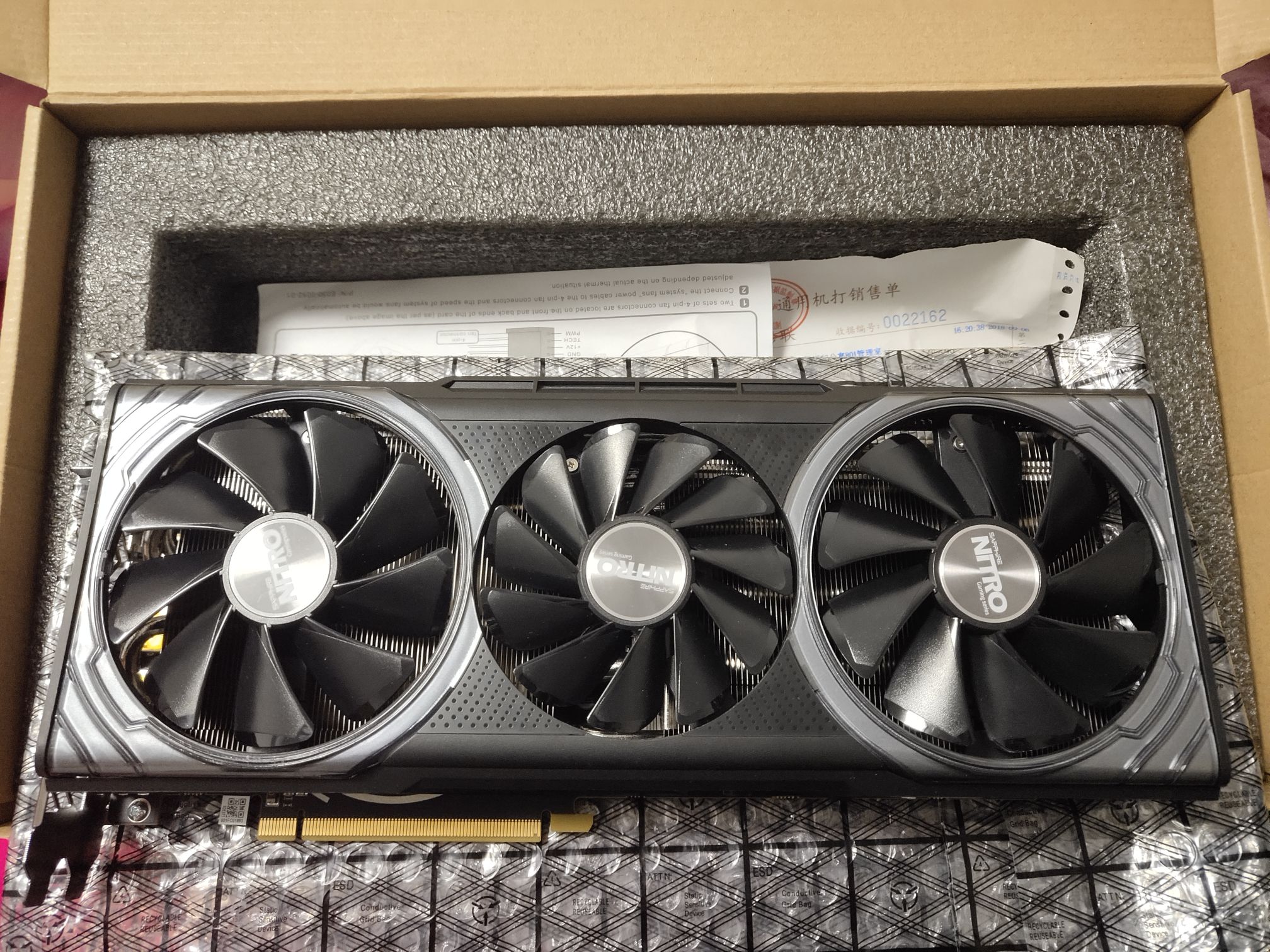 电脑硬件暂出蓝宝石vega56超白金2400