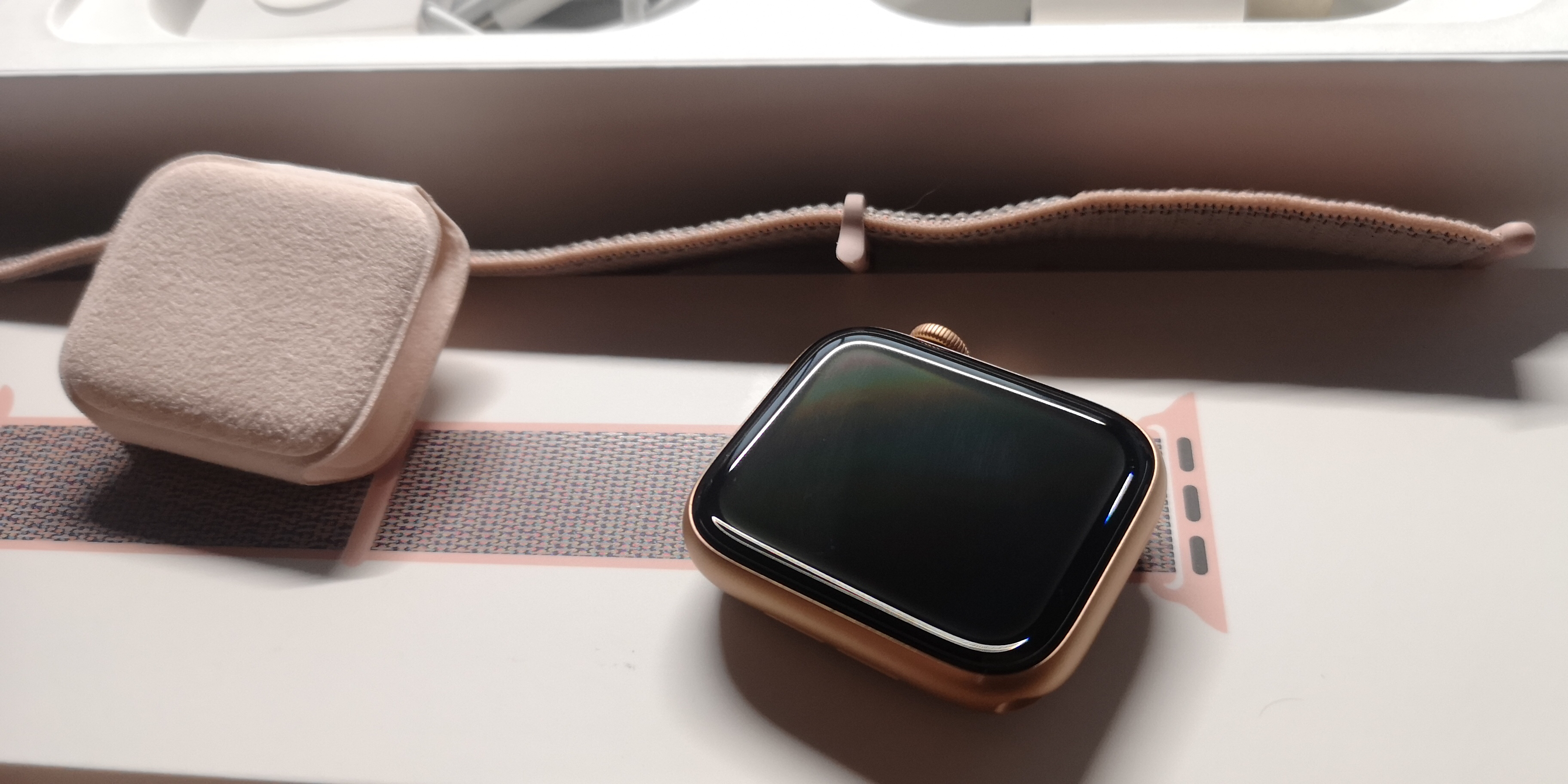 穿戴设备苹果手表applewatchseries4粉色44mmgps版本2700元
