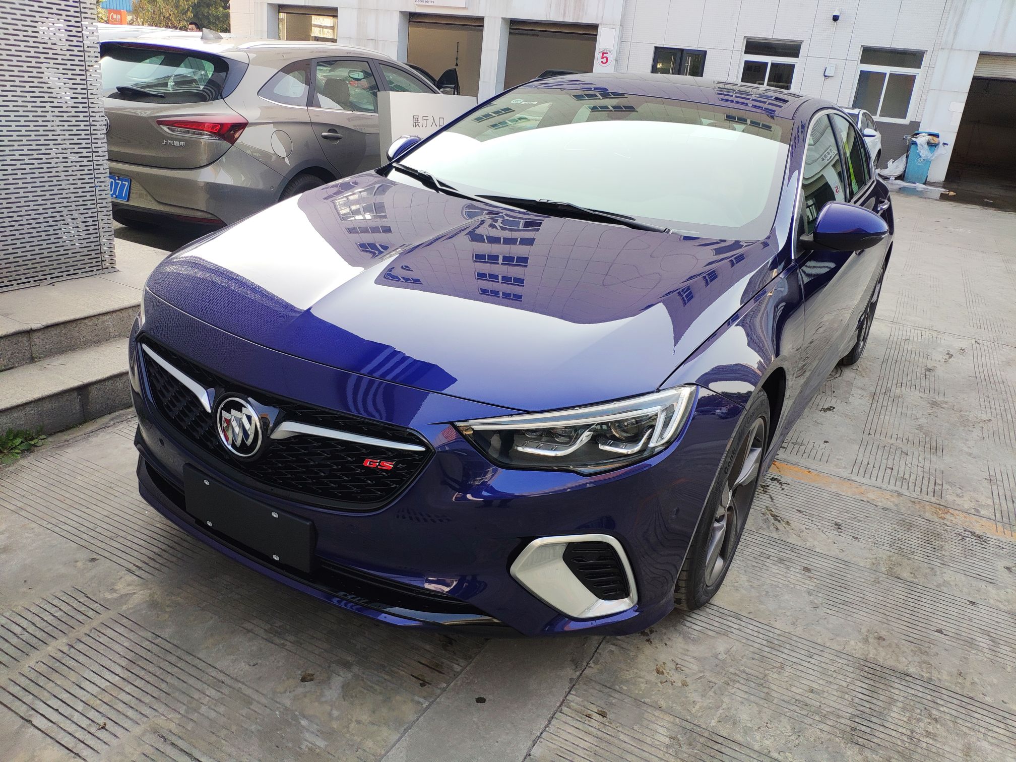 谁的骚蓝色君威gs到店啦