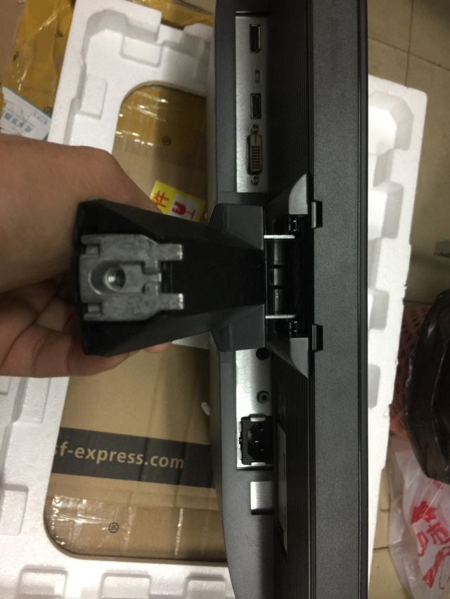 这种显示器底座怎么拆