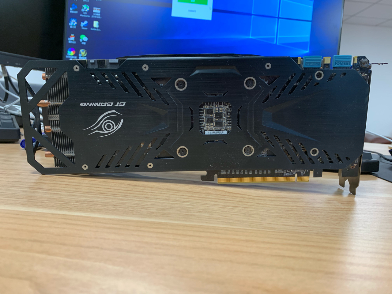 电脑硬件出一块技嘉970g1750包顺丰