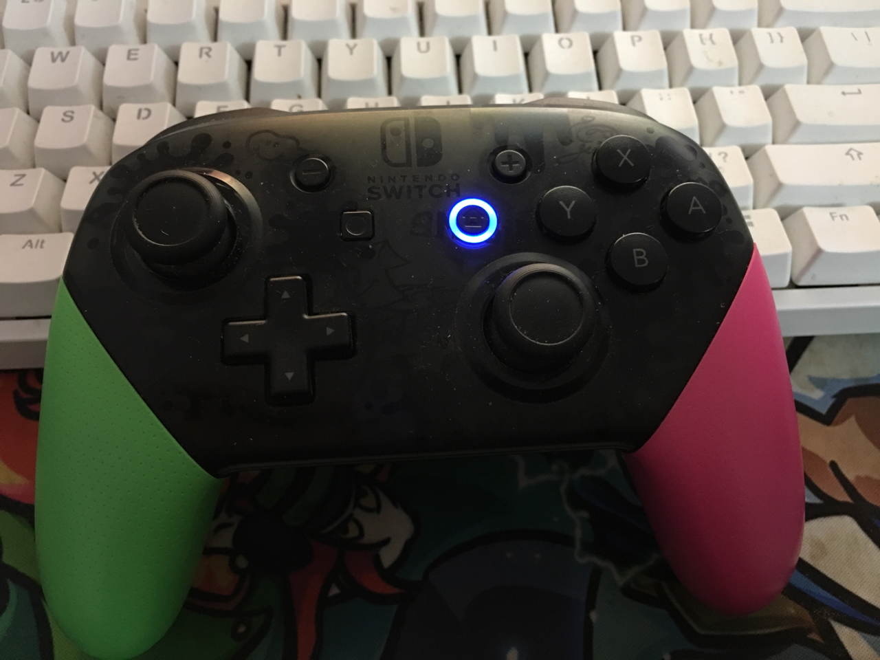 pro手柄有这个灯唉