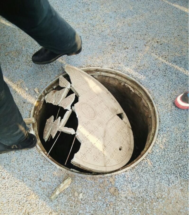 这种井盖是正常的还是质量有问题
