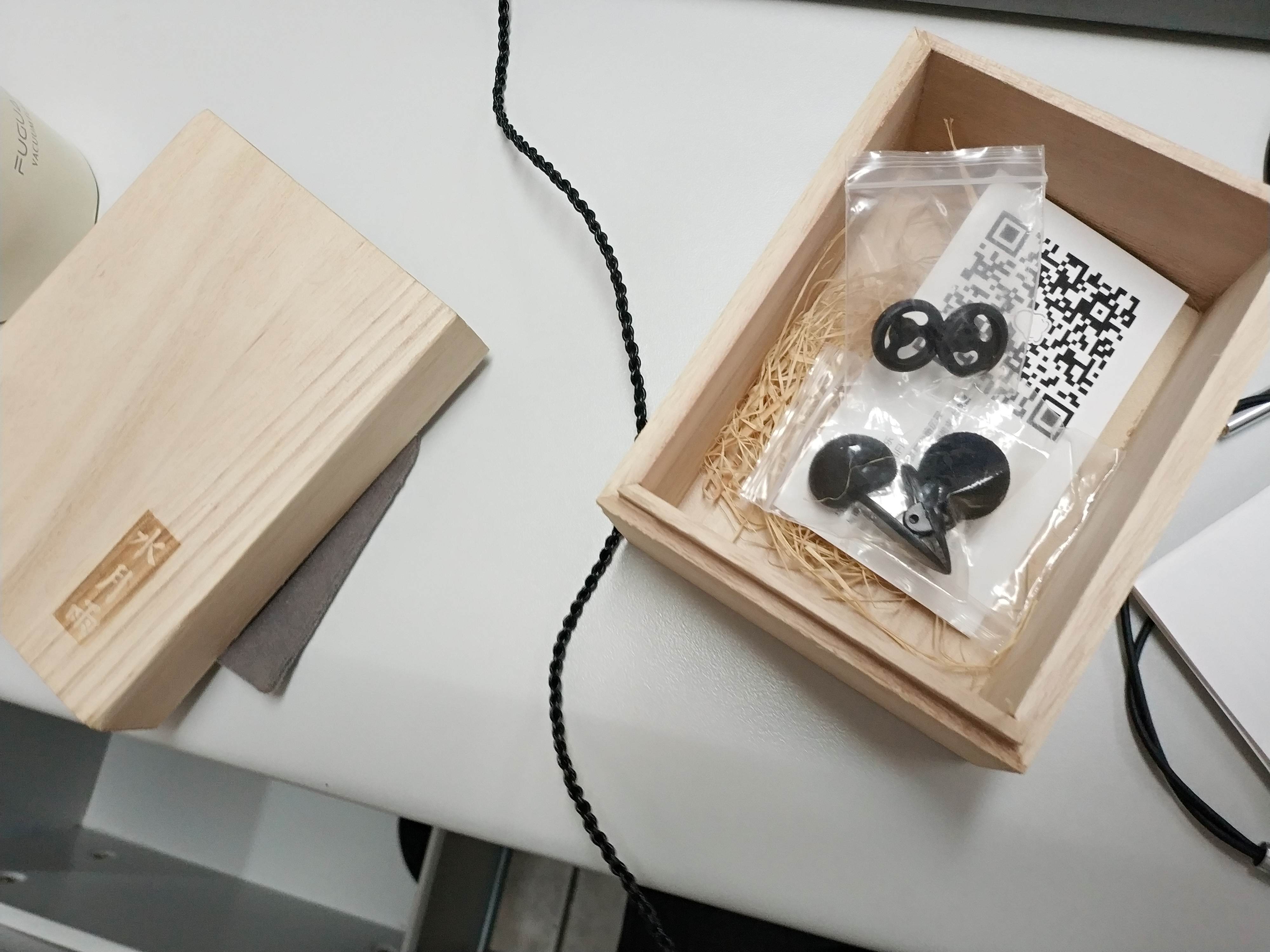 出两个耳机威索尼克gr09水月雨vxp