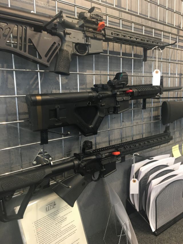 这里面哪一把比较接近三改ar15?