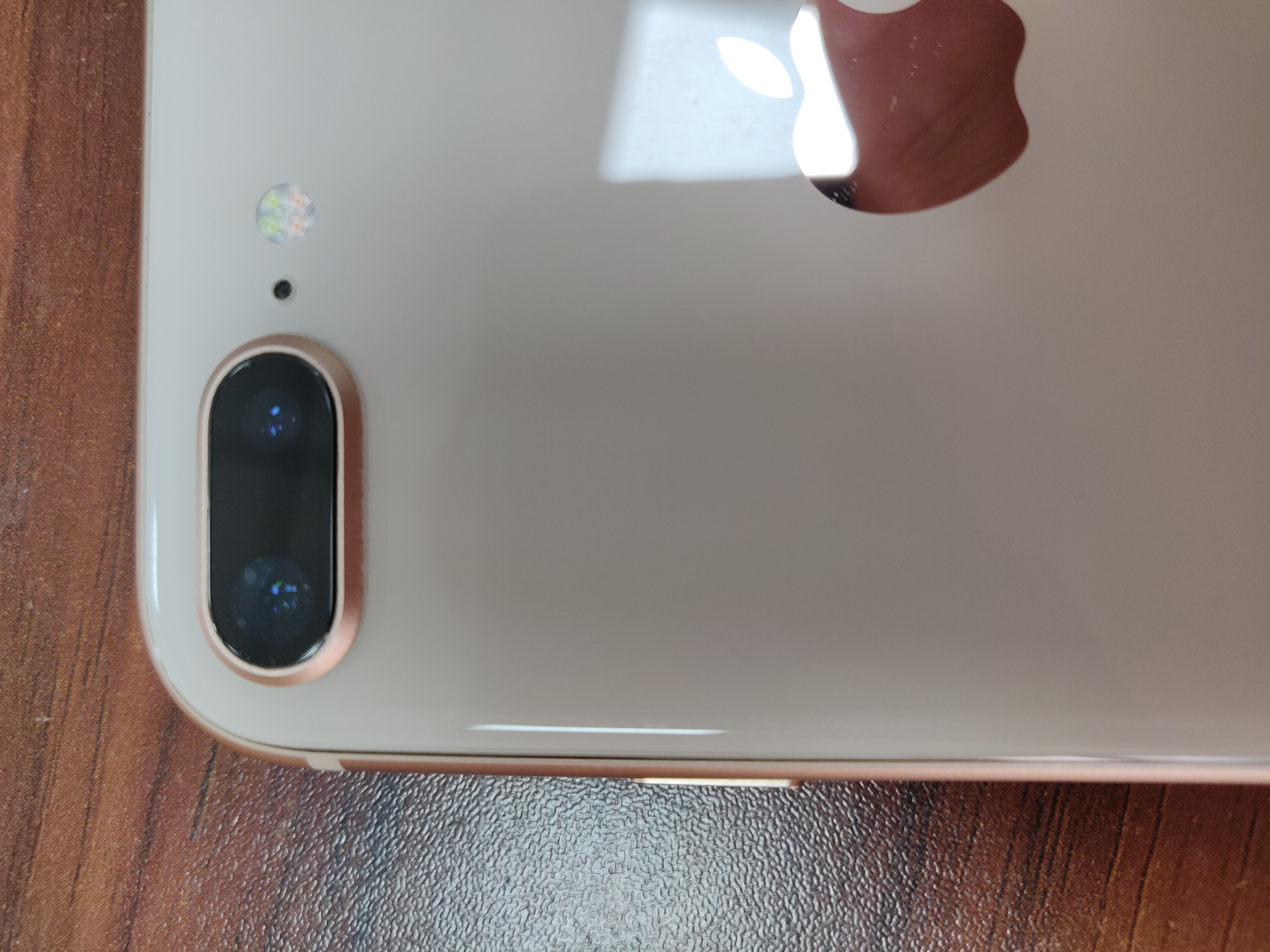 iphone8p摄像头有脏东西怎么办