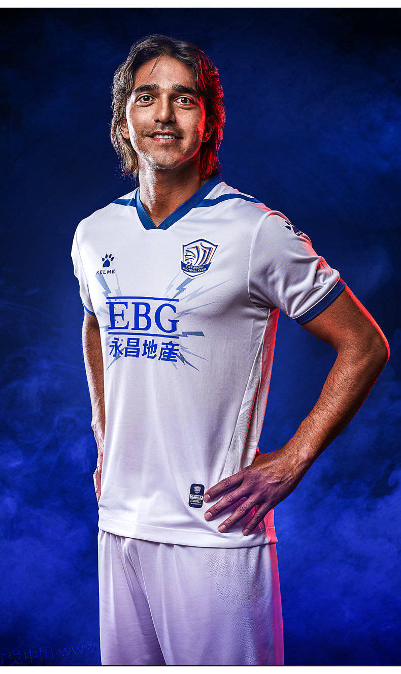 耐克出来挨打新赛季中甲球队球衣定妆照