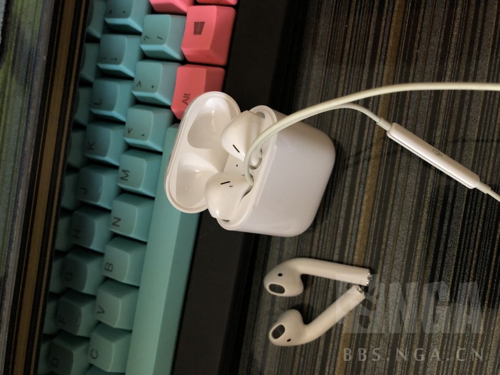 另外gr0737或者09的低音跟苹果小白比呢?