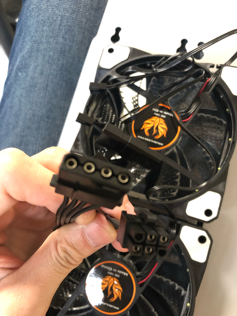 作业贴紧急求助…大4pin风扇怎么接啊