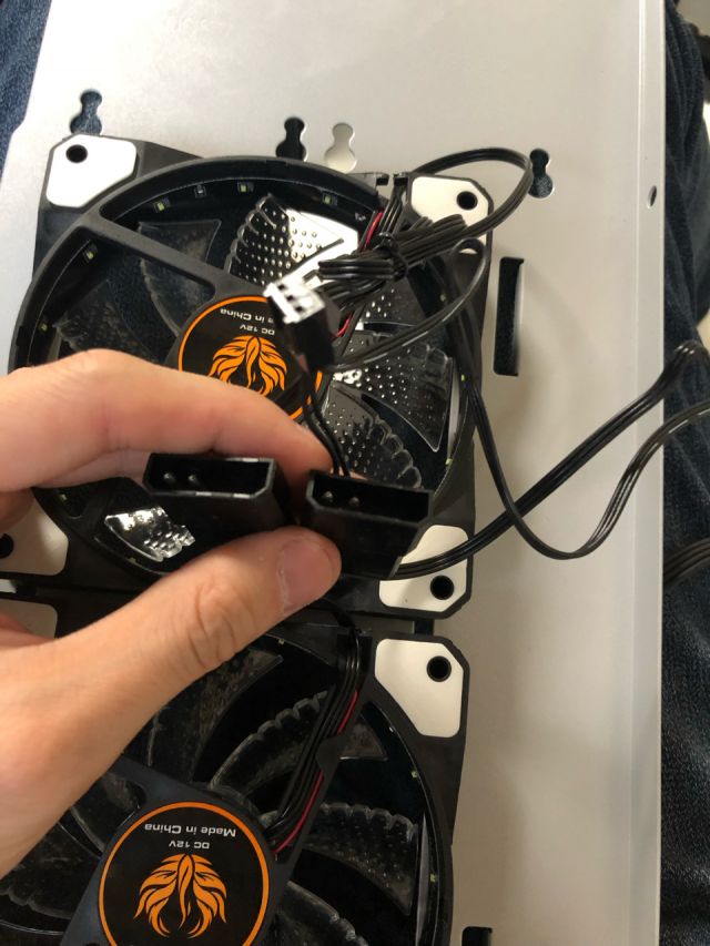 作业贴紧急求助…大4pin风扇怎么接啊