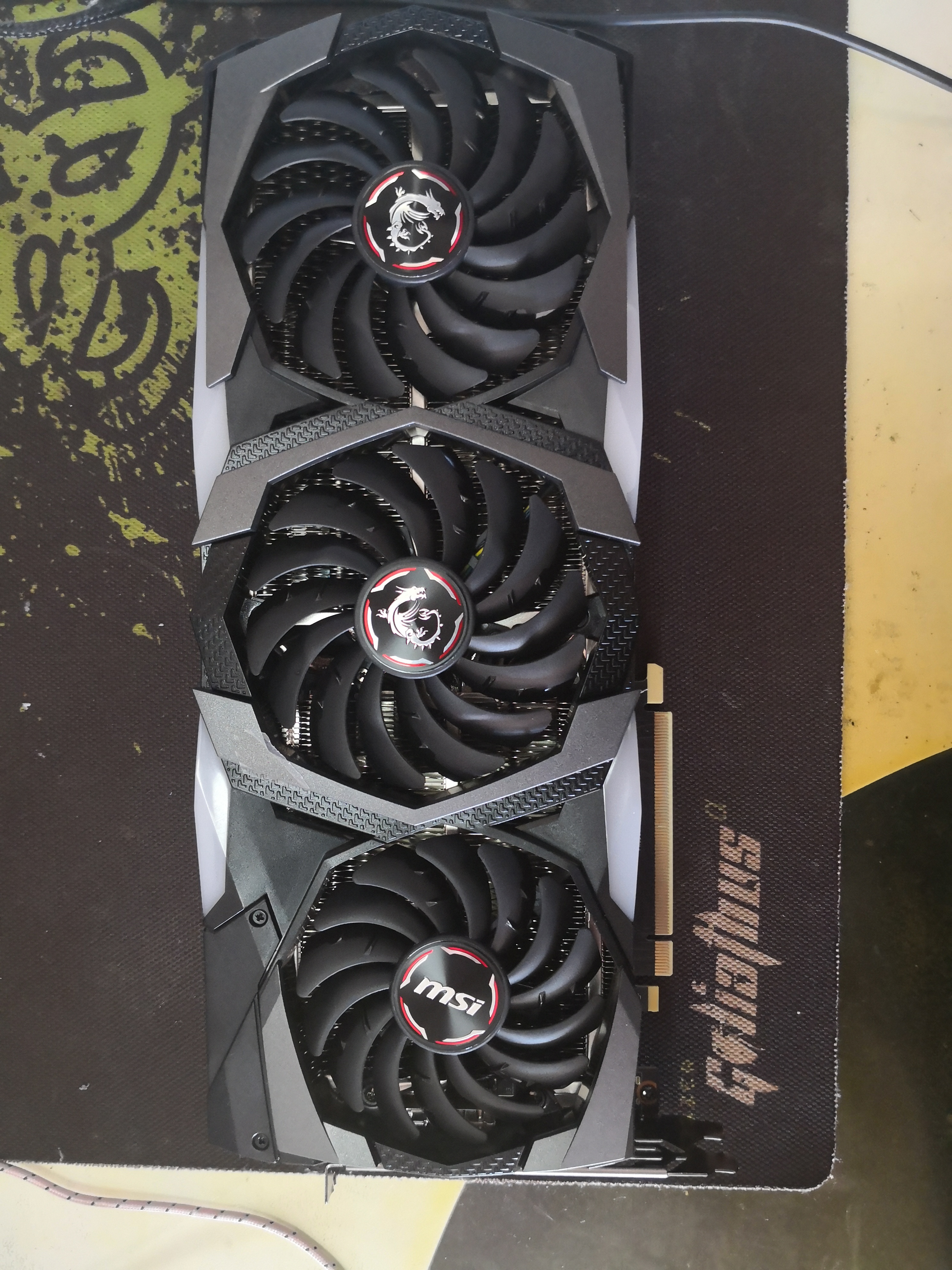 微星2080魔龙没坚持住,花屏啦.