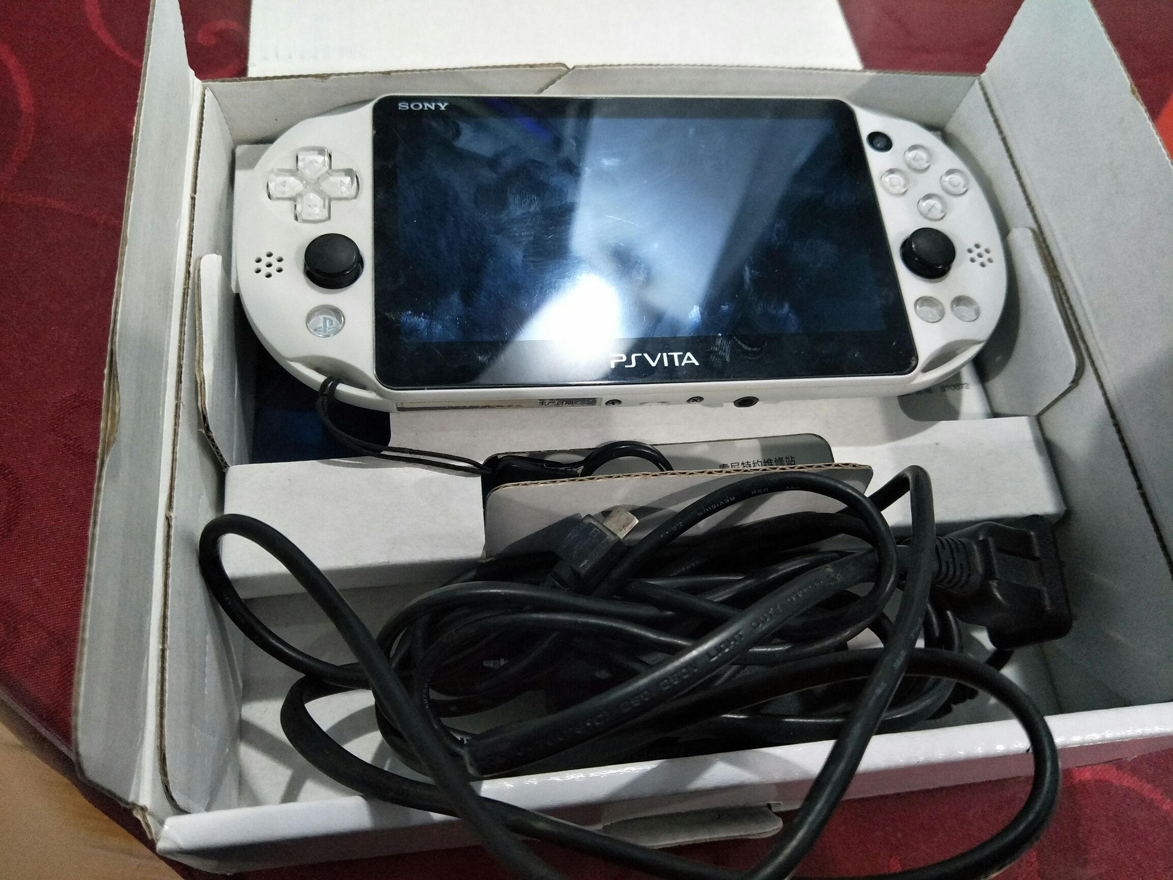 [电视游戏主机/掌机]自用psv2000出售