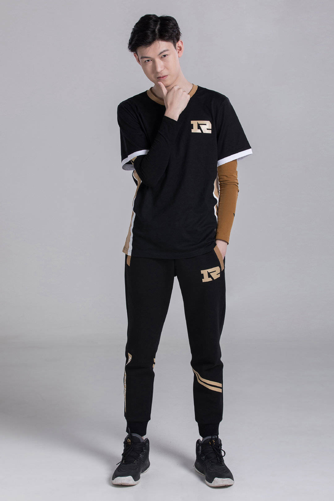 [战队定妆照]rngm篇:暴风锐笑对新赛季,虔诚这下巴谁能修一下?