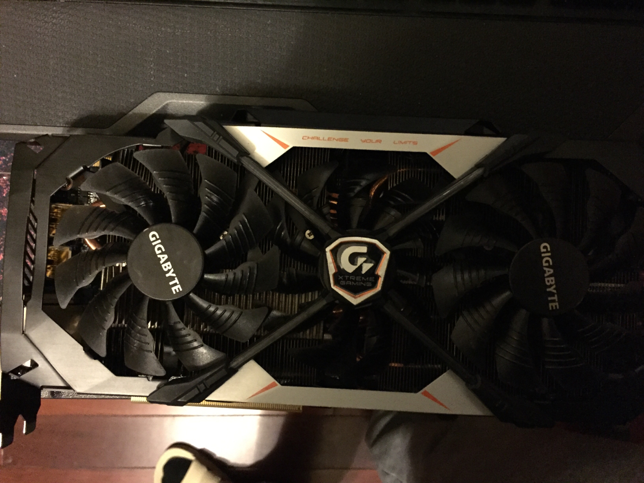 [电脑硬件][电脑硬件]技嘉萤火虫1080 2700