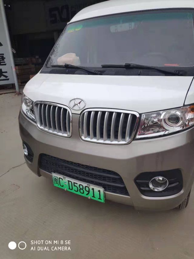 有人知道这个牌子叫什么吗,电动面包车