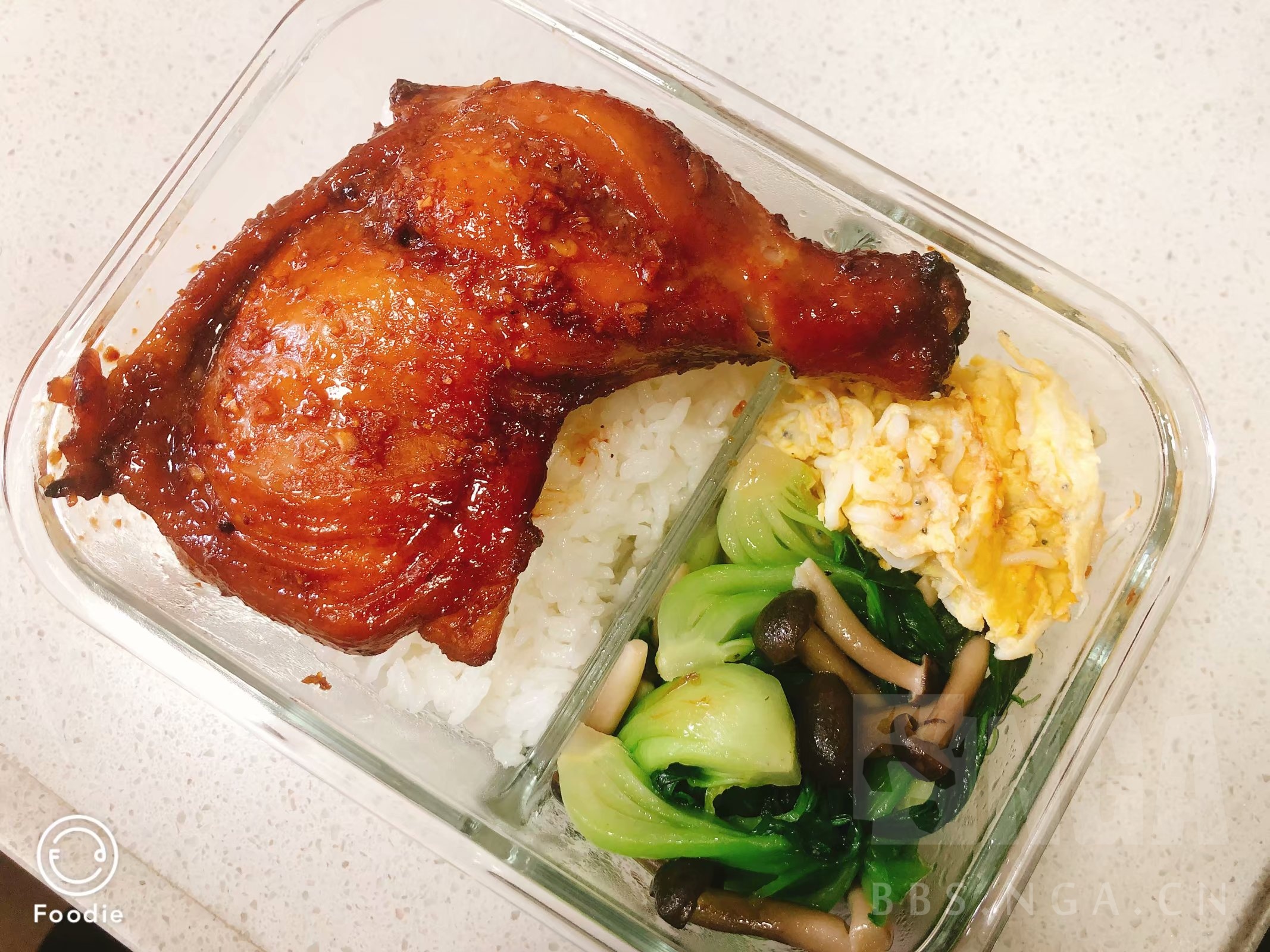 萌之厨房爱妻便当秘制蒜香烤鸡腿x蟹味菇炒小棠菜便当卖相好看忍不住