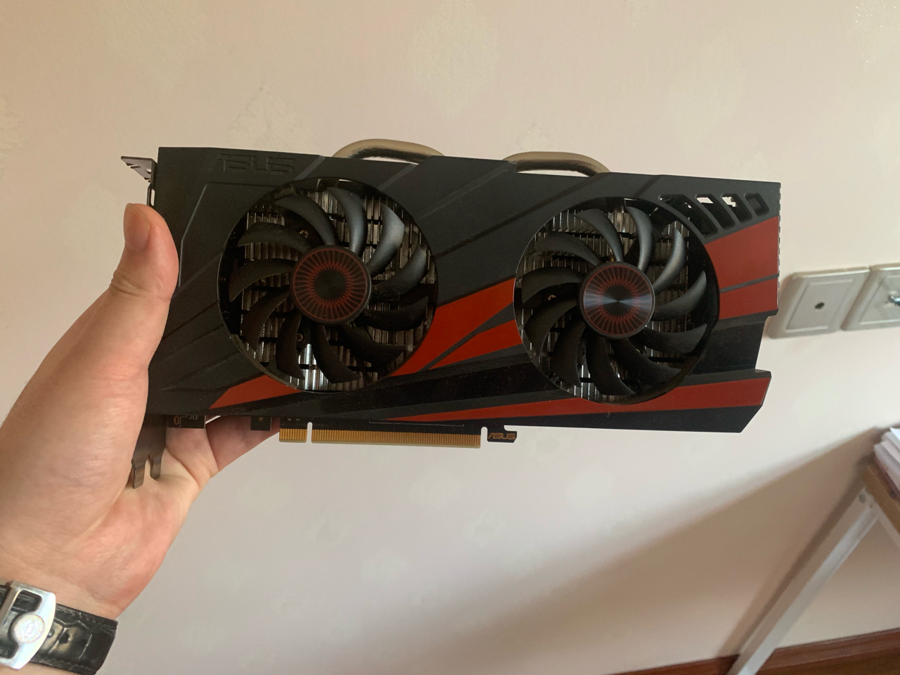 电脑硬件电脑硬件华硕gtx9604g卖了换钱暂出