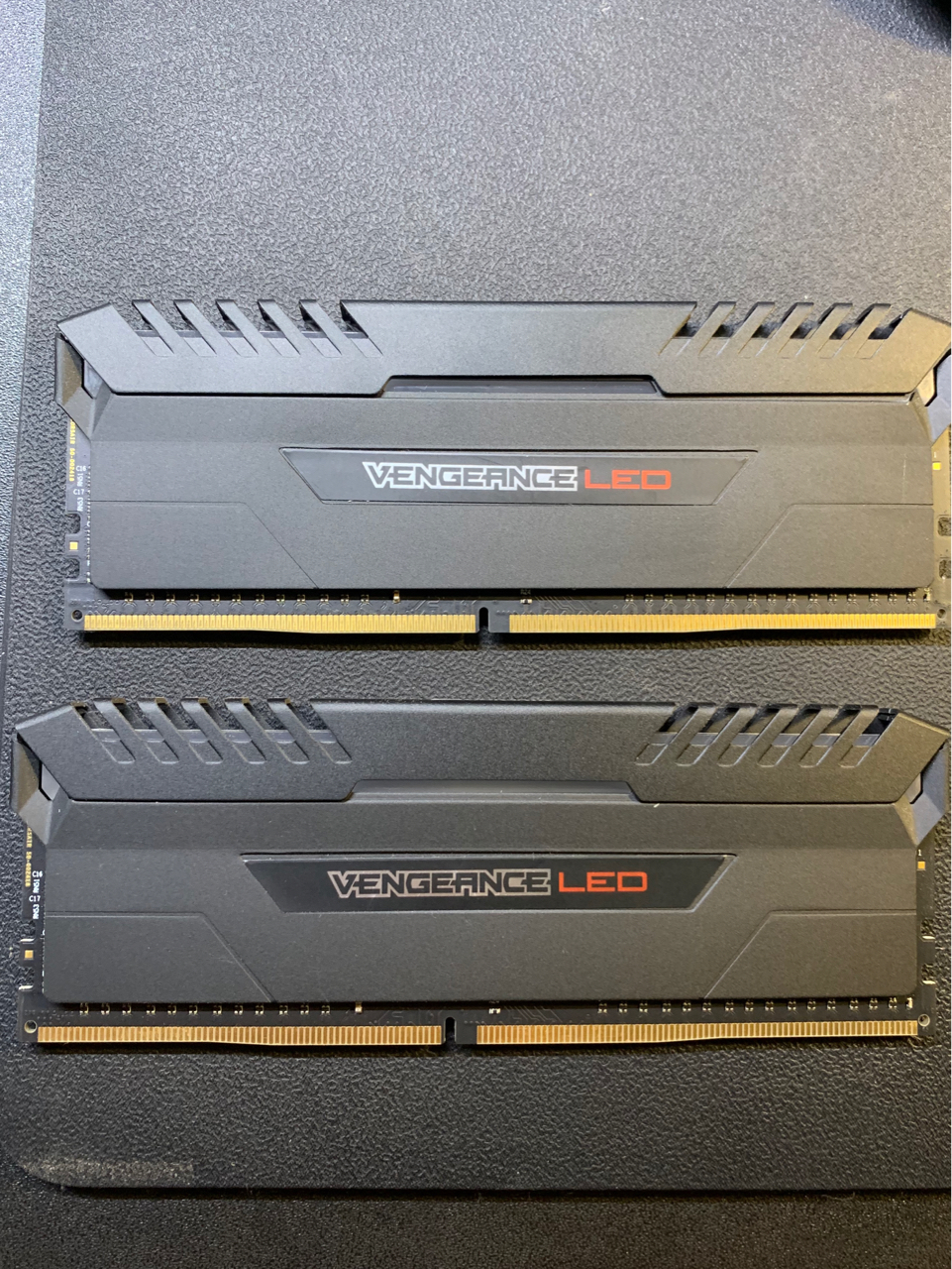 电脑硬件海盗船复仇者灯条ddr43000内存条8g2