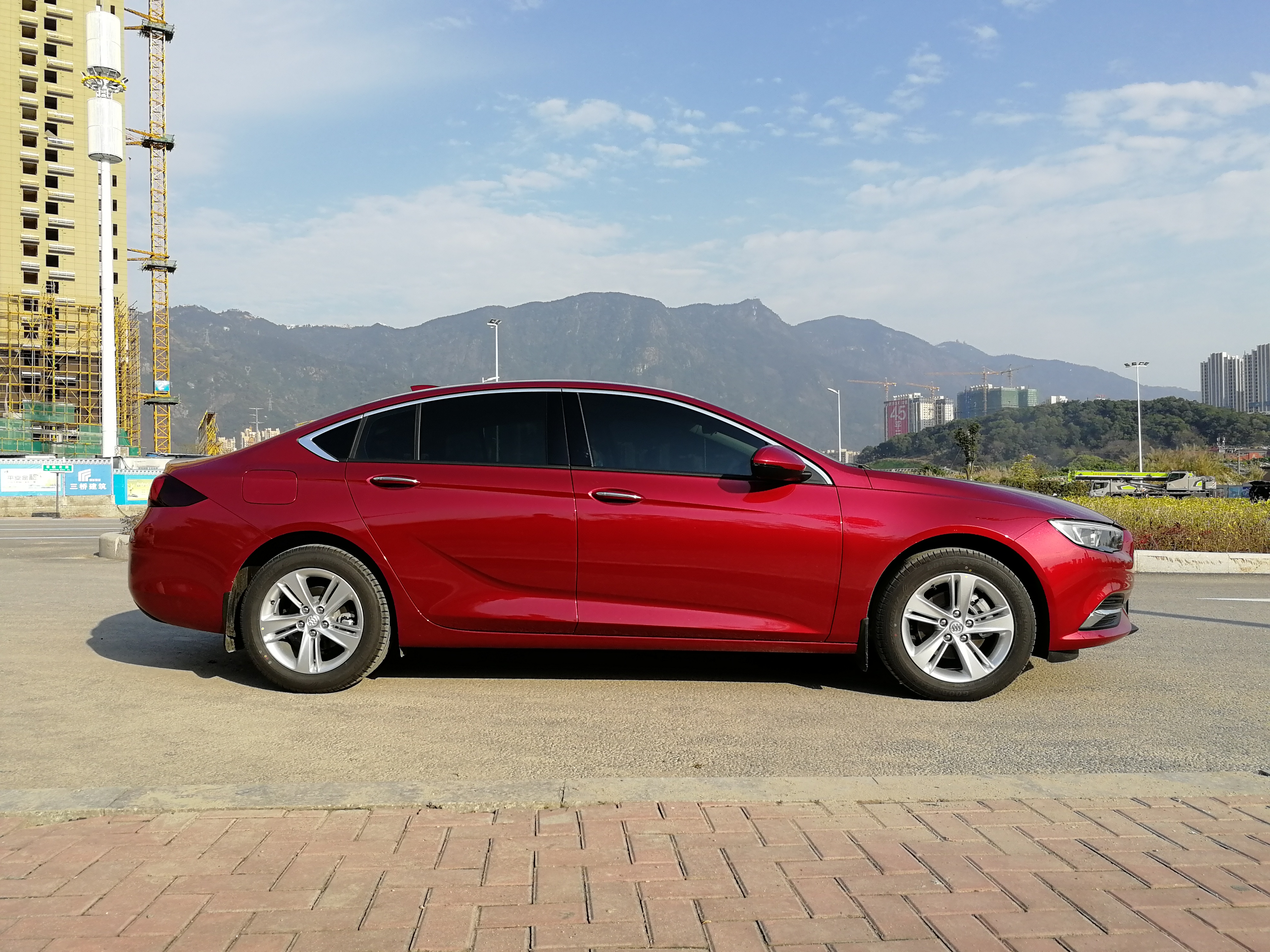 提车作业19款君威20t精英红色