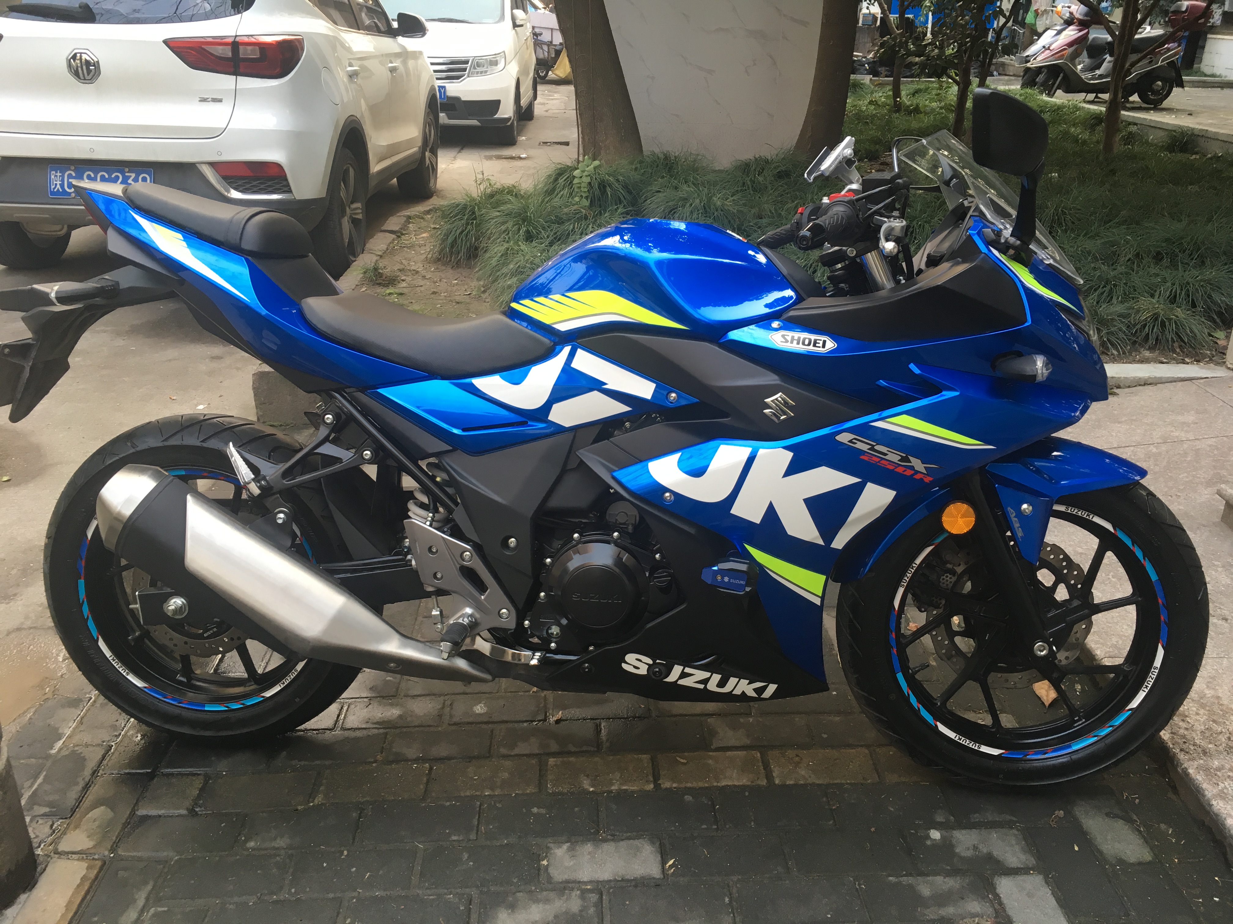 又要档车的话,基本上就是190-390这个排量,牌子的话,本田 川崎 铃木