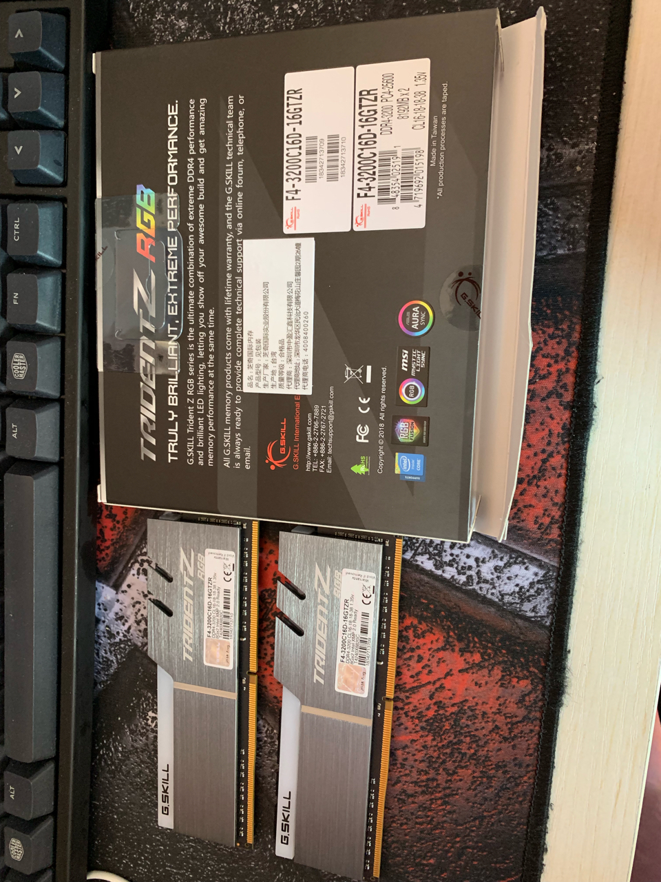 [已出] [电脑硬件]幻光戟3200c16 8g×2