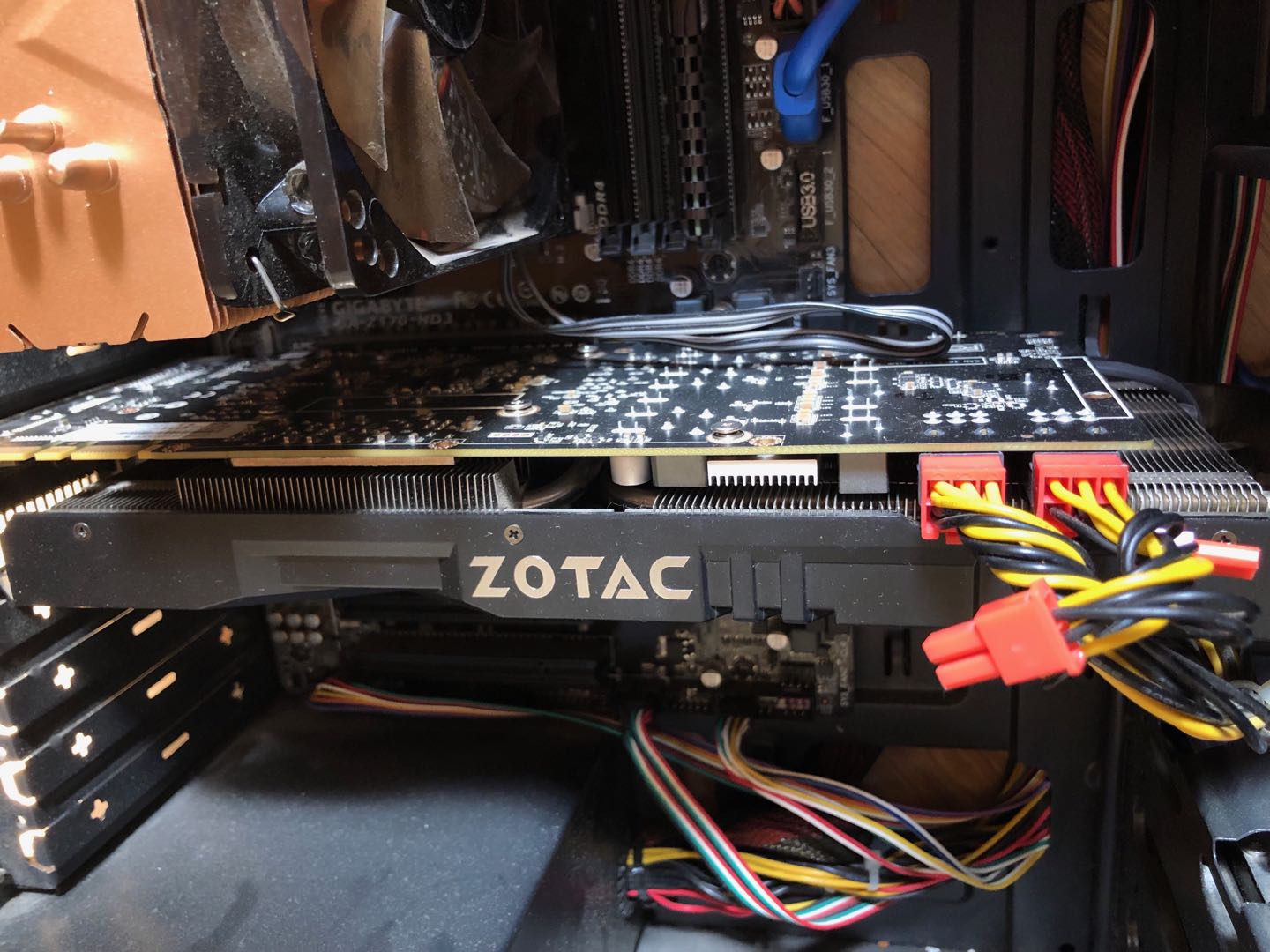 电脑硬件索泰毁灭者970接受小刀海盗船8g内存均暂出