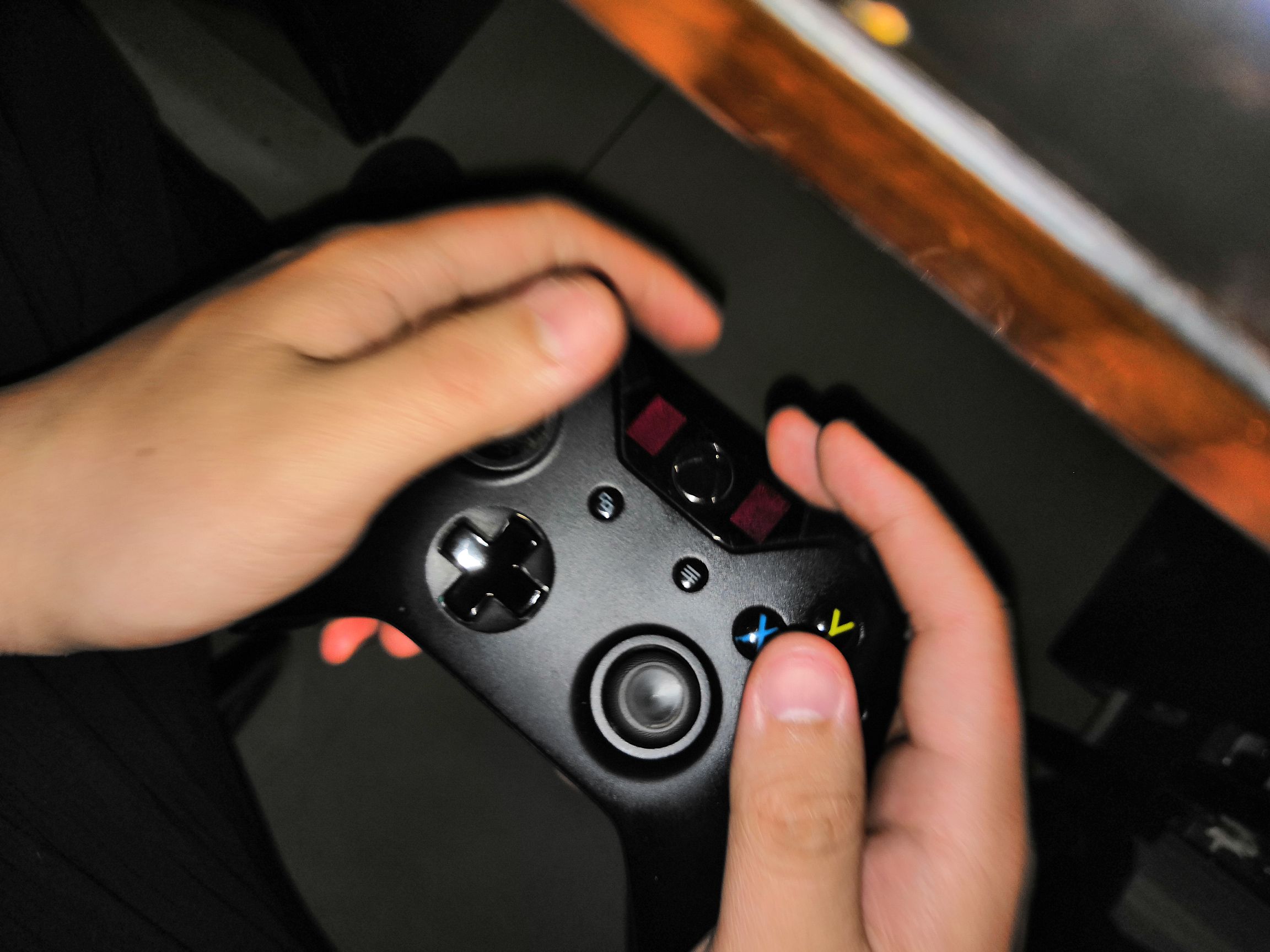 大家握手柄用几根手指