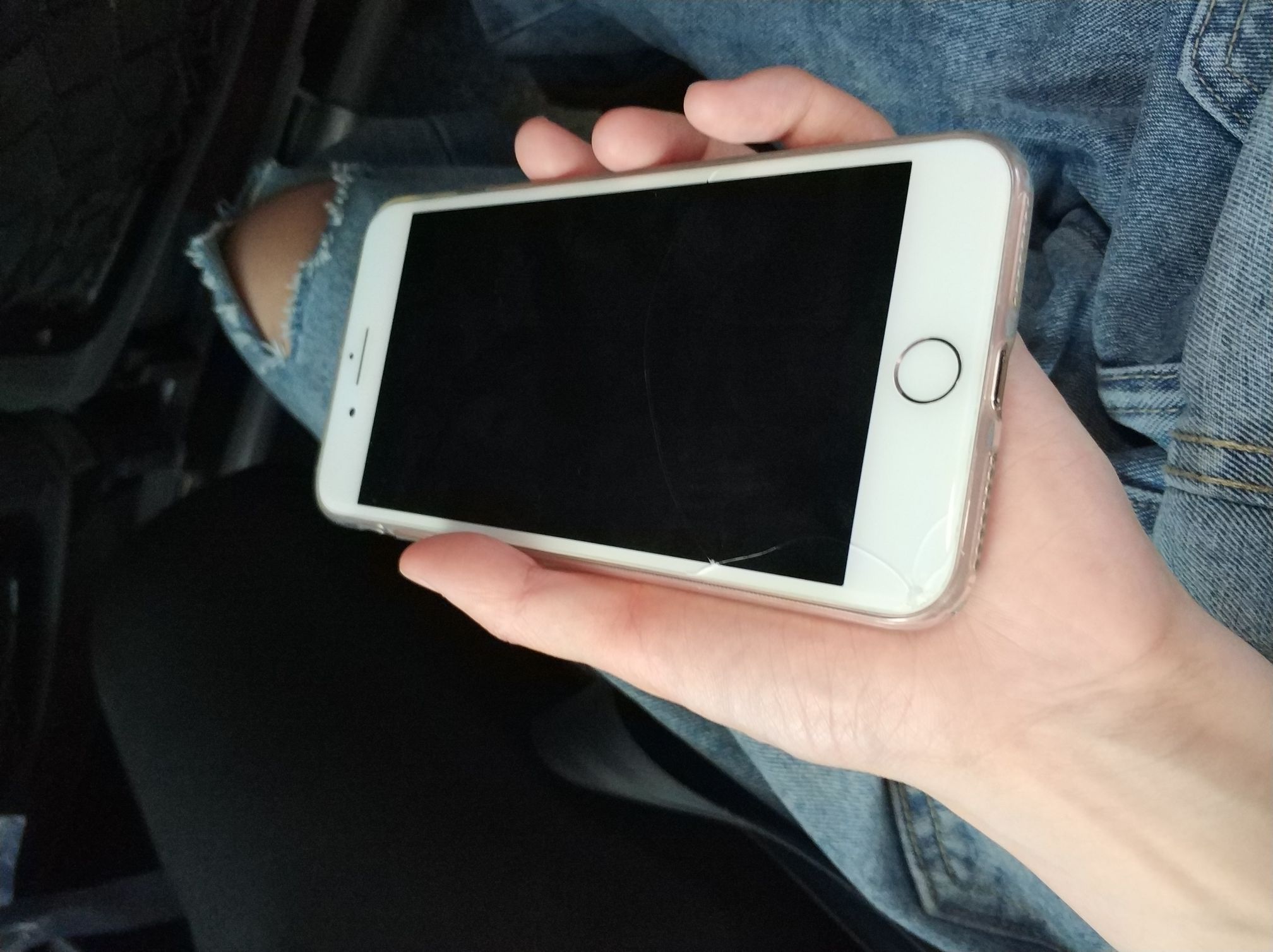 8p外屏碎了一个角应该怎么处理啊