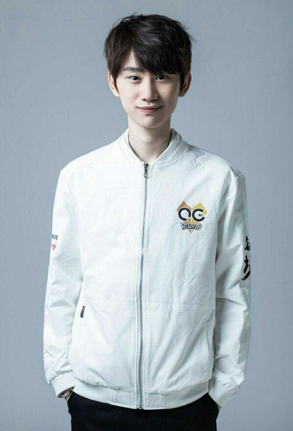 [赛外恰瓜]发现一张老照片,毒硬币还有这么帅的时候