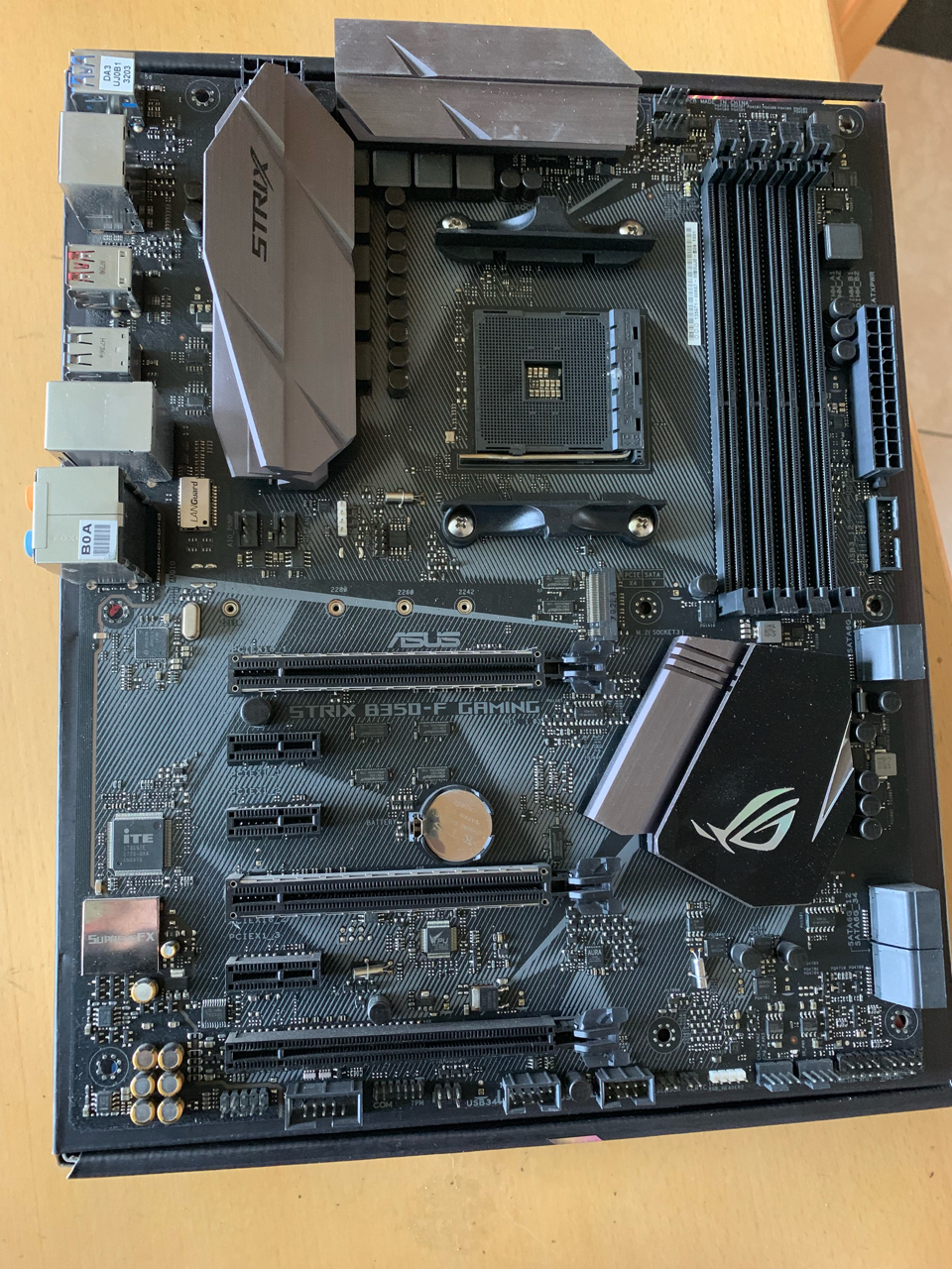 [电脑硬件]华硕b350 f 酷冷至尊烈焰枪红轴 价格已更新