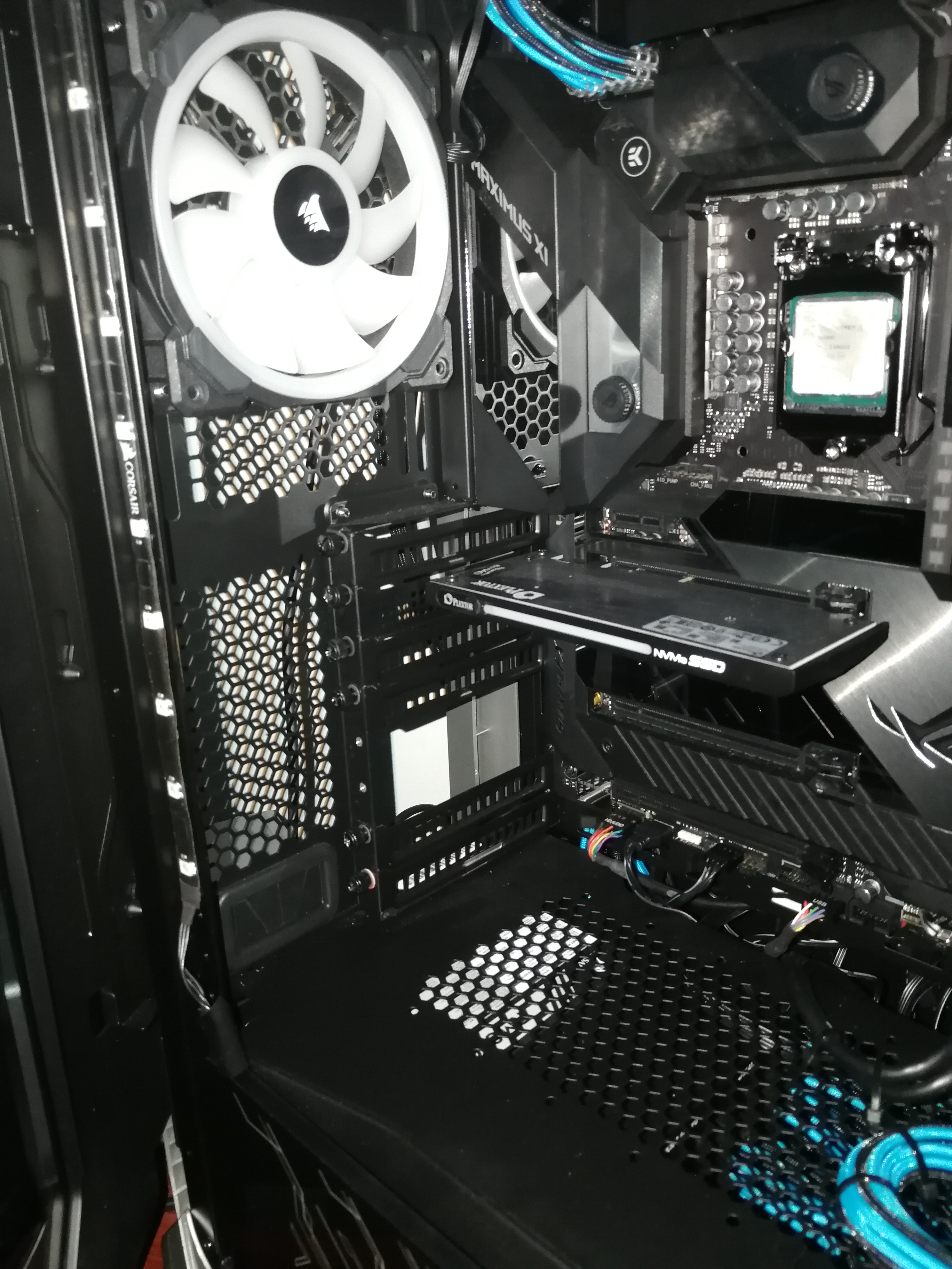 求助,c700m显卡挡板螺丝孔滑丝,c700p的显卡挡板外框可以通用吗?